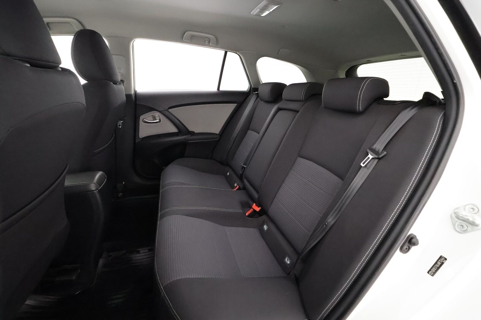 Toyota Avensis 2018 1,8 Valvematic Active Edition Touring Sports Multidrive S - | P.Kamera | LED | Sisätilanlämmitin | Kaistavahti | Navi | Vakkari | Kahdet renkaat | Merkkihuollot | Suomi-auto |