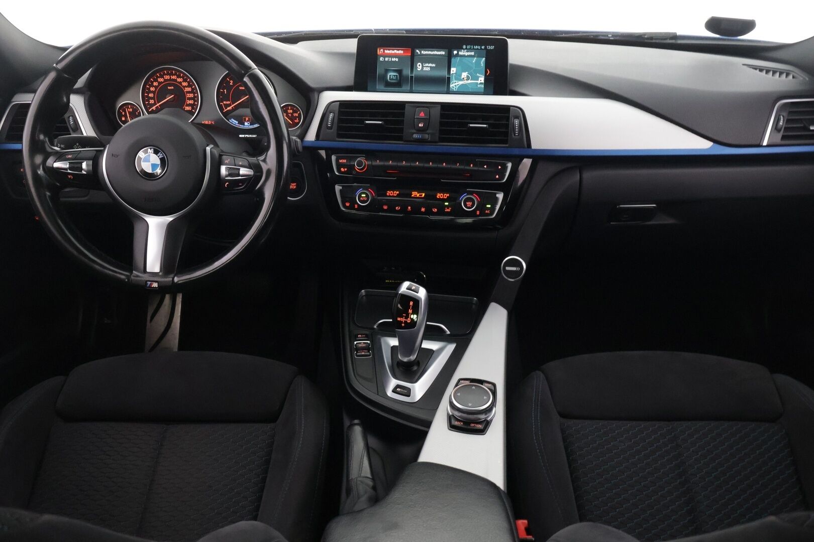 BMW 330 2017 F30 Sedan 330e A Business M Sport */ Kattoluukku / Prof. Navi / Vakkari / P-ilmastointi  / 2x renkaat /* - *Näyttävä / Siisti yksilö / 2x renkaat