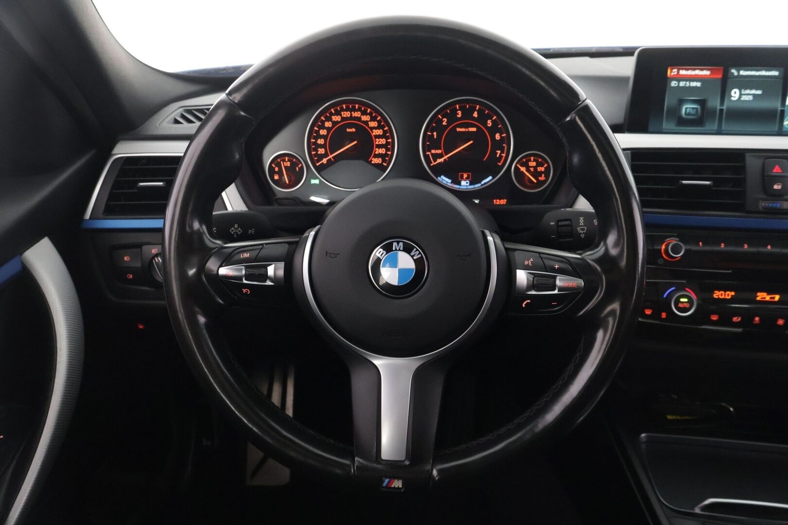 BMW 330 2017 F30 Sedan 330e A Business M Sport */ Kattoluukku / Prof. Navi / Vakkari / P-ilmastointi  / 2x renkaat /* - *Näyttävä / Siisti yksilö / 2x renkaat