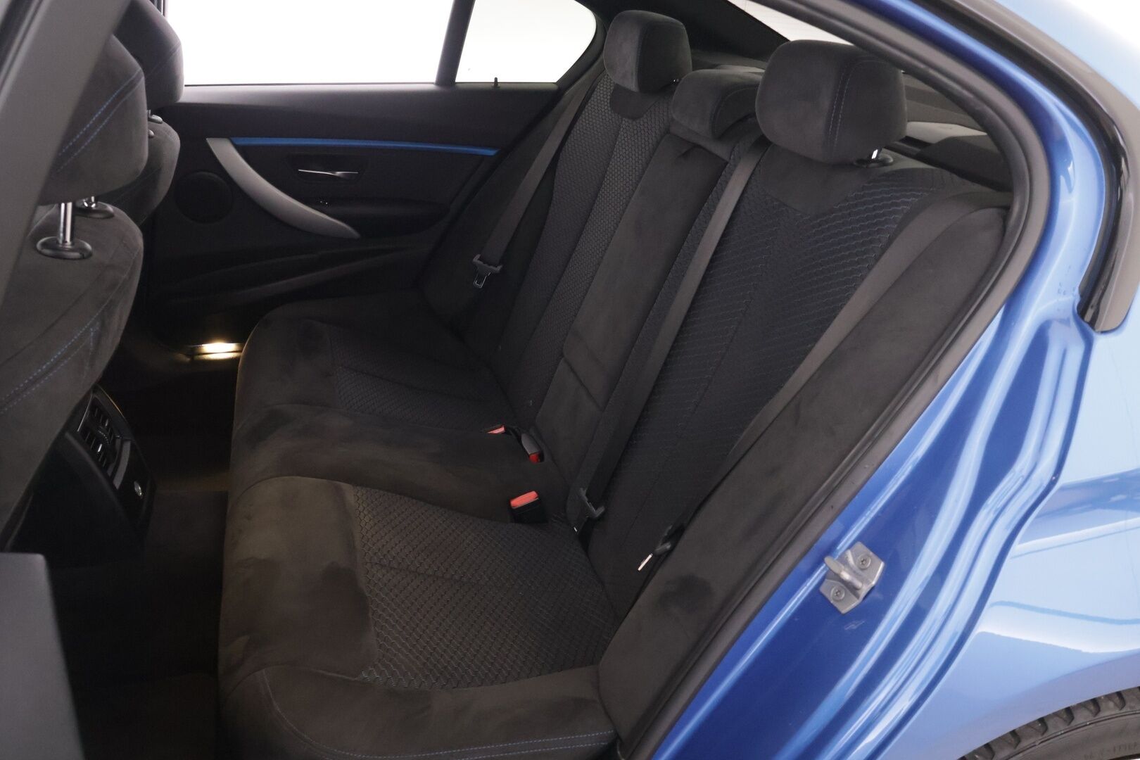 BMW 330 2017 F30 Sedan 330e A Business M Sport */ Kattoluukku / Prof. Navi / Vakkari / P-ilmastointi  / 2x renkaat /* - *Näyttävä / Siisti yksilö / 2x renkaat