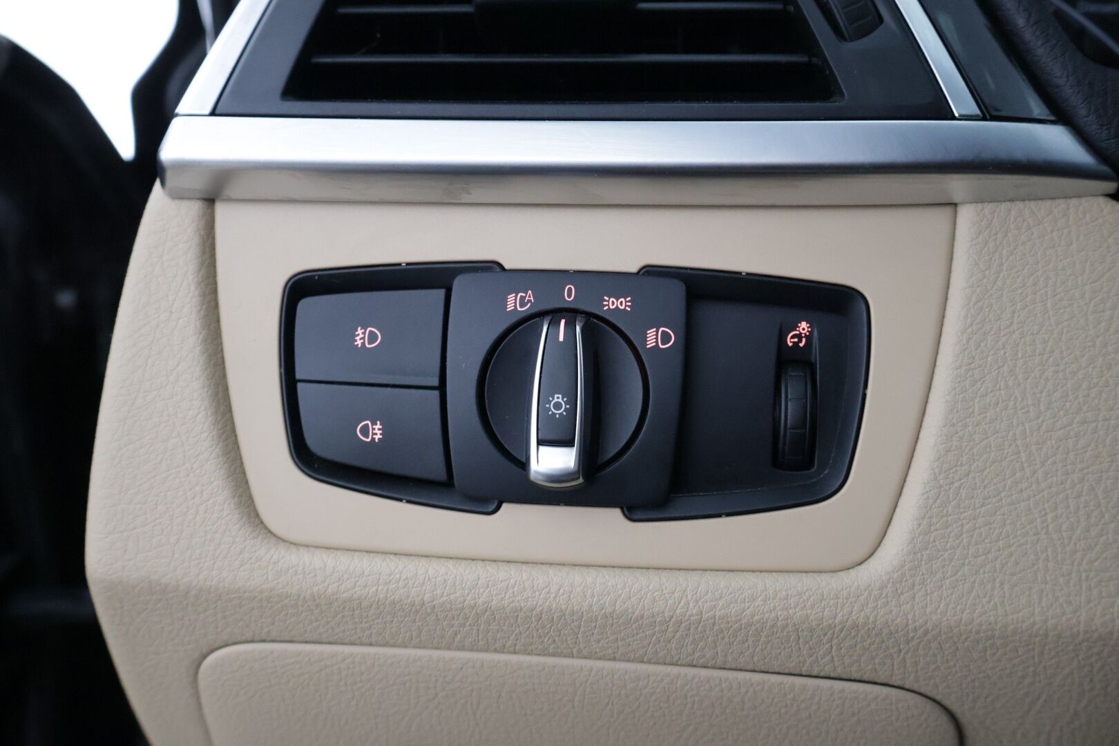 BMW 320 2018 F31 Touring 320d A xDrive Business Exclusive xDrive Edition * Prof.Navi / Hifit / Tutkat / NahkaSportpenkit / Ratinlämmitin / Vakkari * - Upea yksilö vaaleilla sportti nahkapenkeillä!