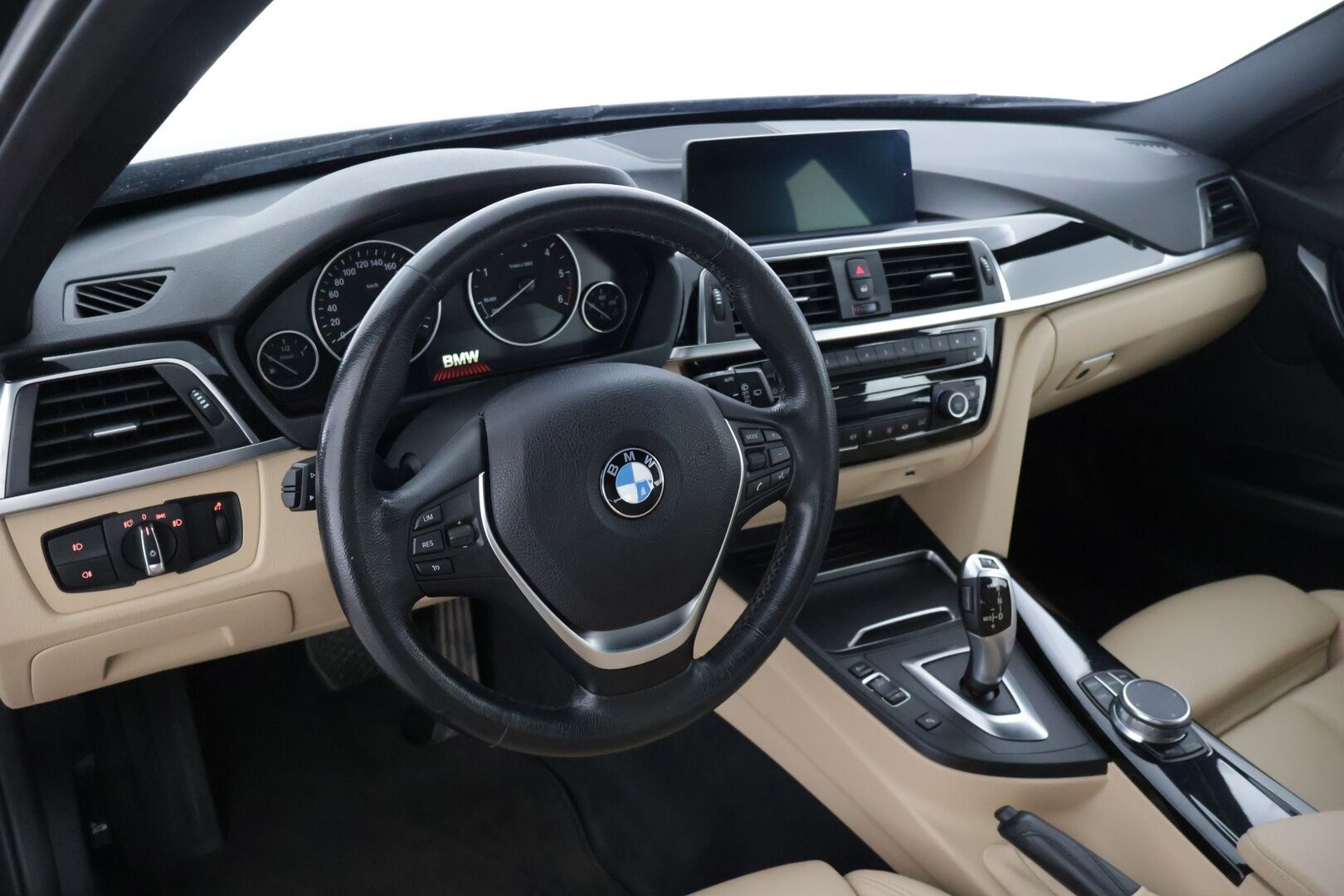 BMW 320 2018 F31 Touring 320d A xDrive Business Exclusive xDrive Edition * Prof.Navi / Hifit / Tutkat / NahkaSportpenkit / Ratinlämmitin / Vakkari * - Upea yksilö vaaleilla sportti nahkapenkeillä!