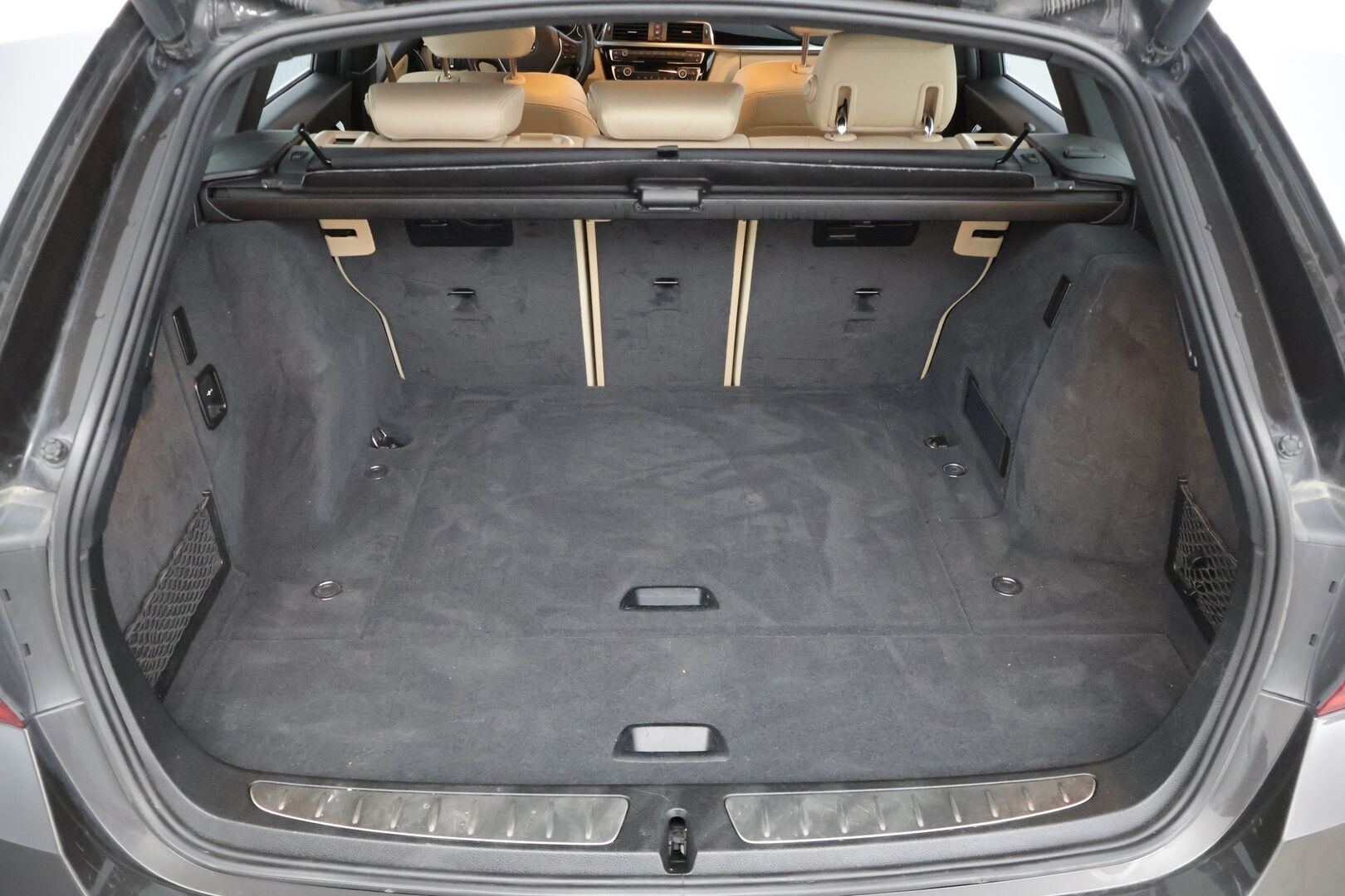 BMW 320 2018 (NW):	F31 Touring 320d A xDrive Business Exclusive / Vakionopeudensäädin / Prof.Navi / Hifit / Tutkat / Ratinlämmitin - Upea yksilö vaaleilla sportti nahkapenkeillä!