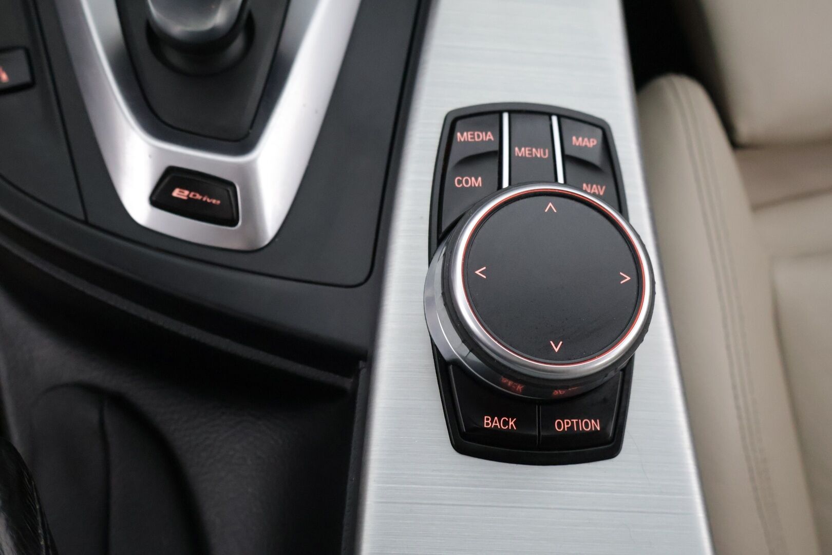 BMW 330 2018 F30 Sedan 330e A Business Exclusive Luxury *Suomi-auto / H&K / Prof.Navi / Kattoluukku / LED / Muistipenkit* - *Vaaleat sporttinahat / 2x Renkaat ja vanteet*