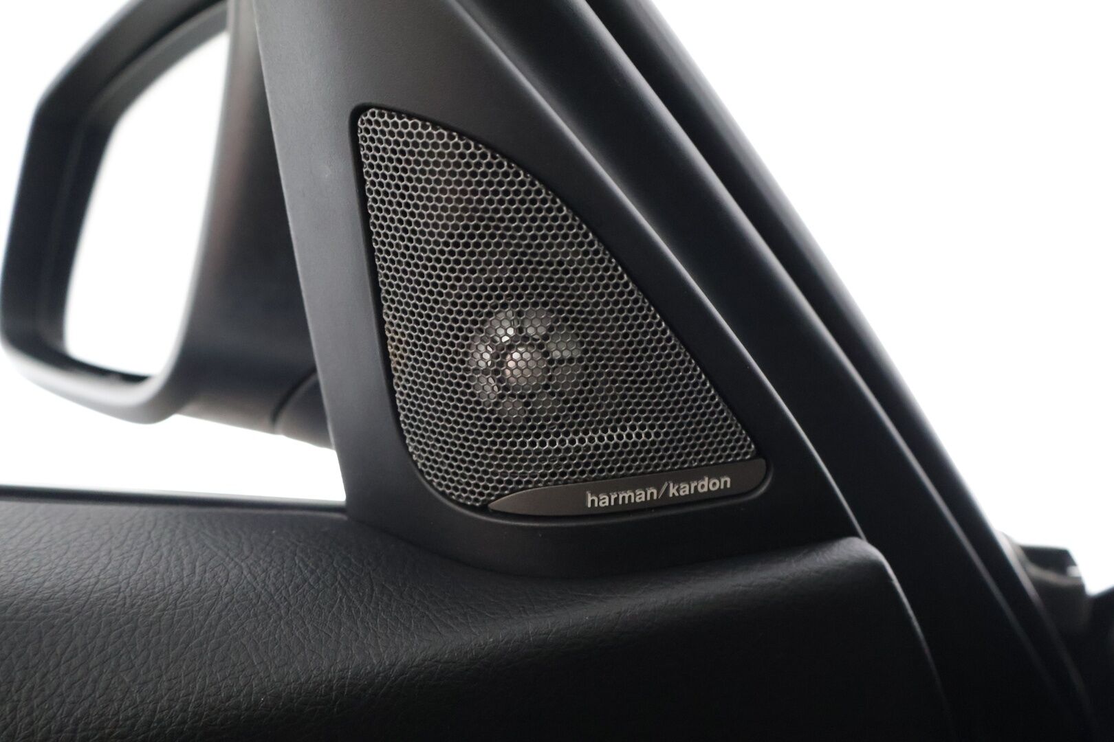 BMW 330 2018 F30 Sedan 330e A Business Exclusive Luxury *Suomi-auto / H&K / Prof.Navi / Kattoluukku / LED / Muistipenkit* - *Akku kuntotarkastettu / Vaaleat sporttinahat / 2x Renkaat ja vanteet*