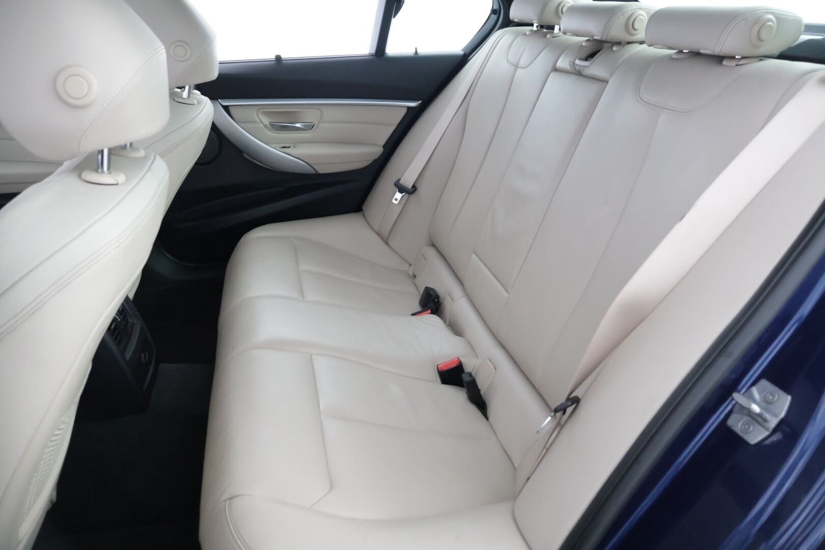 BMW 330 2018 F30 Sedan 330e A Business Exclusive Luxury *Suomi-auto / H&K / Prof.Navi / Kattoluukku / LED / Muistipenkit* - *Akku kuntotarkastettu / Vaaleat sporttinahat / 2x Renkaat ja vanteet*