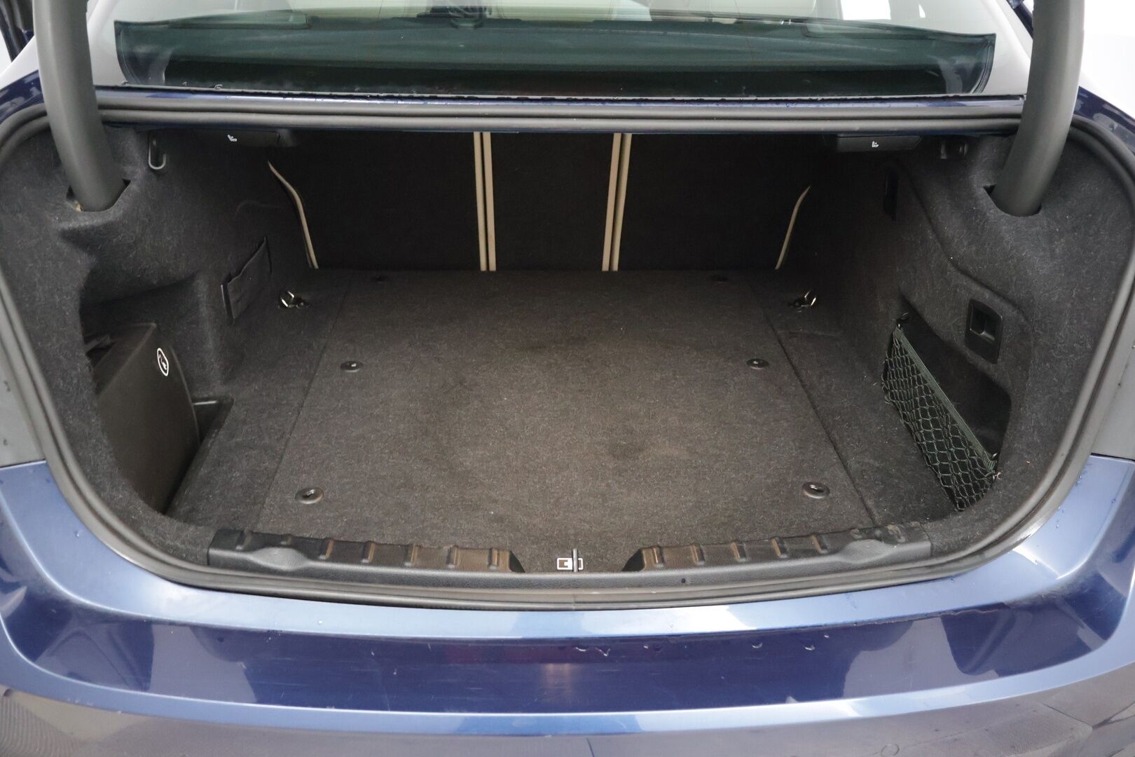 BMW 330 2018 F30 Sedan 330e A Business Exclusive Luxury *Suomi-auto / H&K / Prof.Navi / Kattoluukku / LED / Muistipenkit* - *Vaaleat sporttinahat / 2x Renkaat ja vanteet*