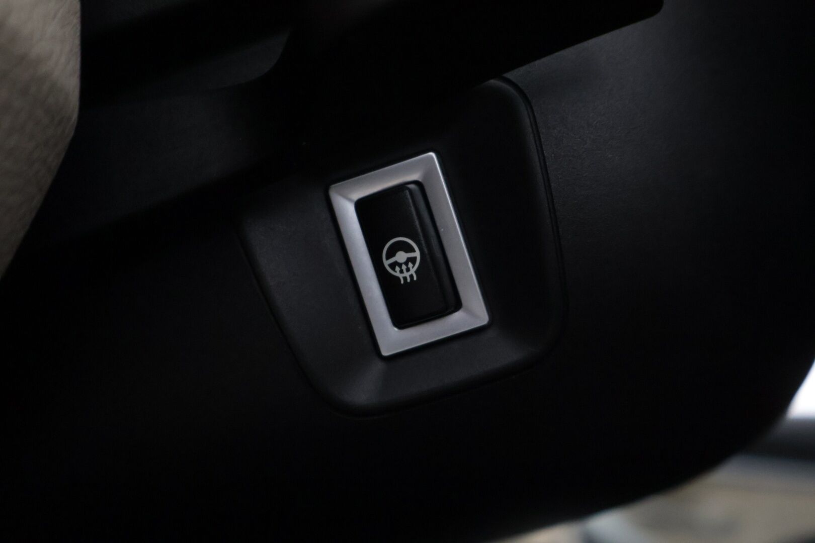 BMW 330 2018 F30 Sedan 330e A Business Exclusive Luxury *Suomi-auto / H&K / Prof.Navi / Kattoluukku / LED / Muistipenkit* - *Vaaleat sporttinahat / 2x Renkaat ja vanteet*