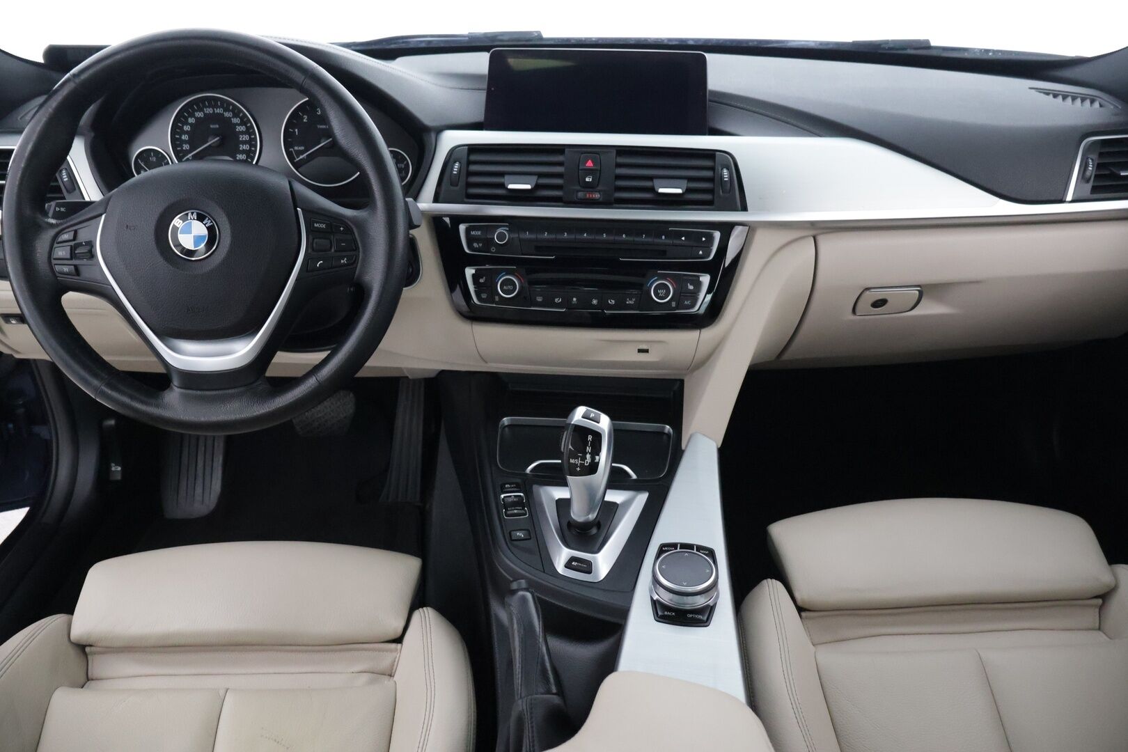 BMW 330 2018 F30 Sedan 330e A Business Exclusive Luxury *Suomi-auto / H&K / Prof.Navi / Kattoluukku / LED / Muistipenkit* - *Akku kuntotarkastettu / Vaaleat sporttinahat / 2x Renkaat ja vanteet*