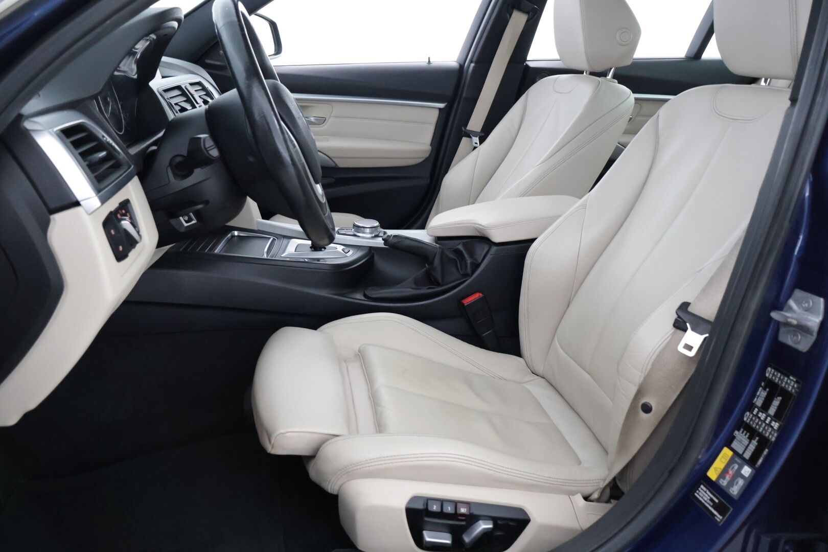 BMW 330 2018 F30 Sedan 330e A Business Exclusive Luxury *Suomi-auto / H&K / Prof.Navi / Kattoluukku / LED / Muistipenkit* - *Vaaleat sporttinahat / 2x Renkaat ja vanteet*