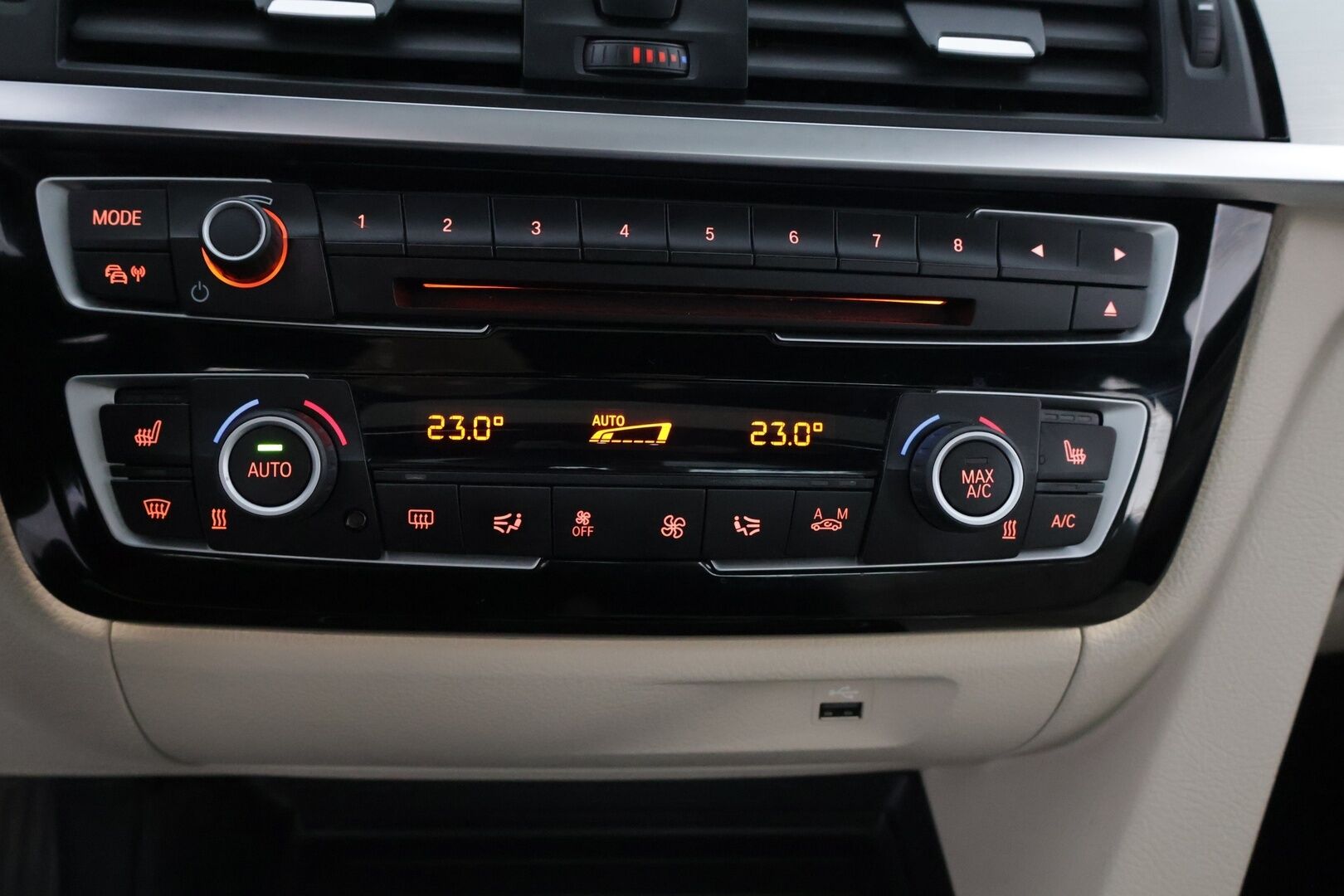 BMW 330 2018 F30 Sedan 330e A Business Exclusive Luxury *Suomi-auto / H&K / Prof.Navi / Kattoluukku / LED / Muistipenkit* - *Akku kuntotarkastettu / Vaaleat sporttinahat / 2x Renkaat ja vanteet*