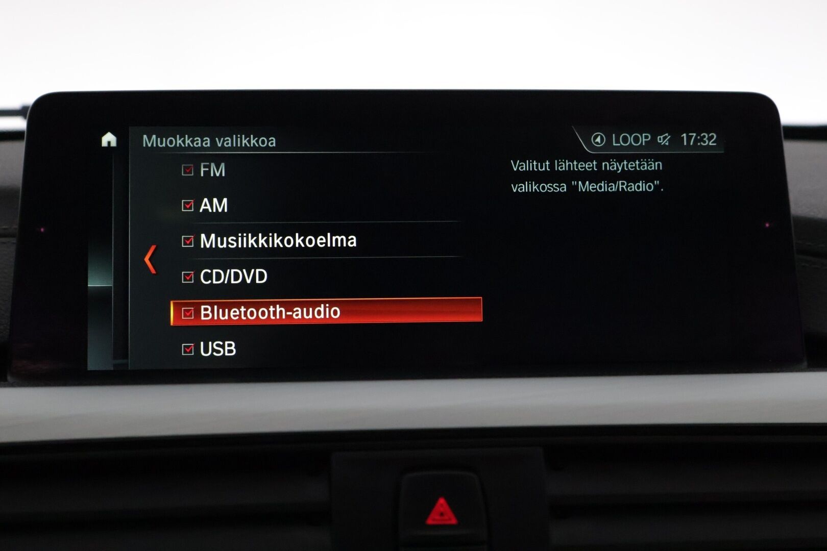 BMW 330 2018 F30 Sedan 330e A Business Exclusive Luxury *Suomi-auto / H&K / Prof.Navi / Kattoluukku / LED / Muistipenkit* - *Vaaleat sporttinahat / 2x Renkaat ja vanteet*