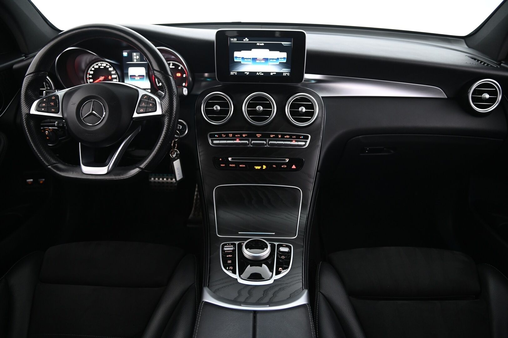 Mercedes-Benz GLC 2018 220 d 4Matic A Premium Business *Amg sisäpaketti / Webasto / DTR Pro / P.kamera / Sporttipenkit / Koukku* - *Suomi-auto / ILS-Led / 2x renkaat*