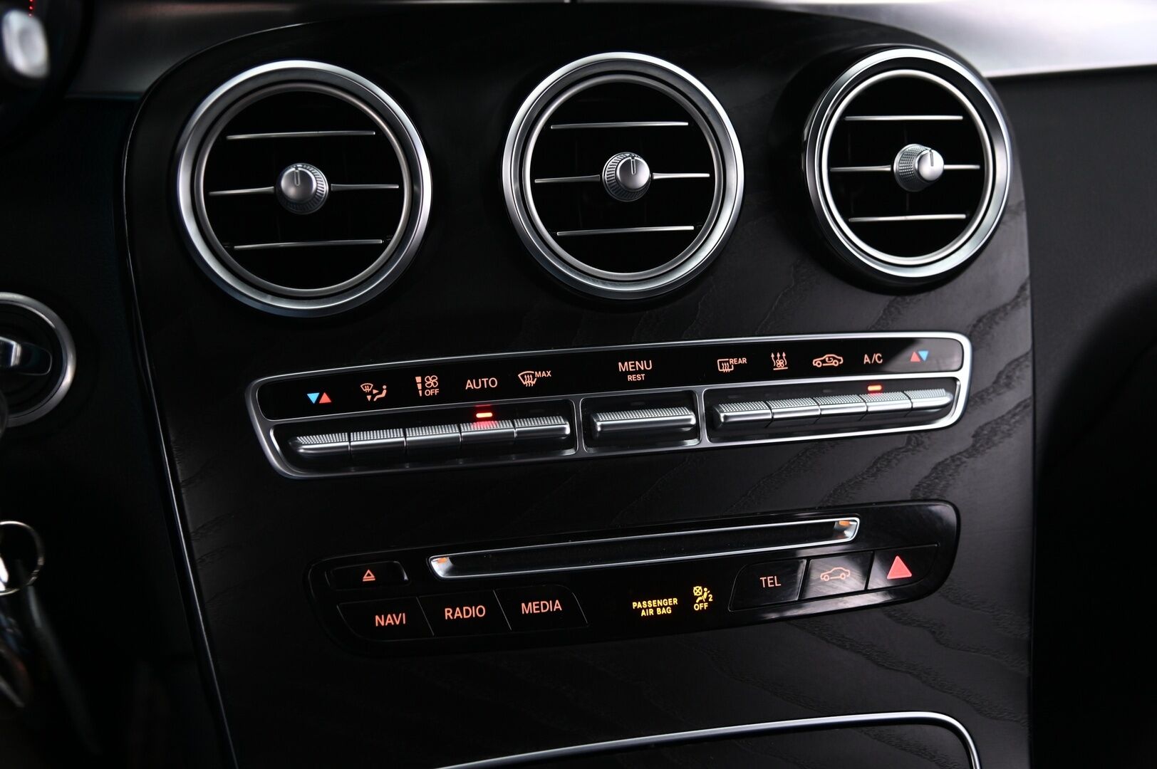 Mercedes-Benz GLC 2018 220 d 4Matic A Premium Business *Amg sisäpaketti / Webasto / DTR Pro / P.kamera / Sporttipenkit / Koukku* - *Suomi-auto / ILS-Led / 2x renkaat*