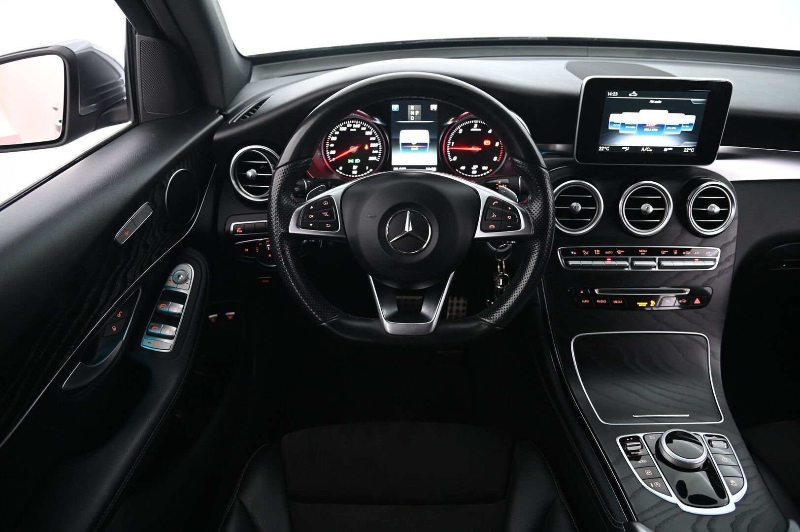 Mercedes-Benz GLC 2018 220 d 4Matic A Premium Business *Amg sisäpaketti / Webasto / DTR Pro / P.kamera / Sporttipenkit / Koukku* - *Suomi-auto / ILS-Led / 2x renkaat*