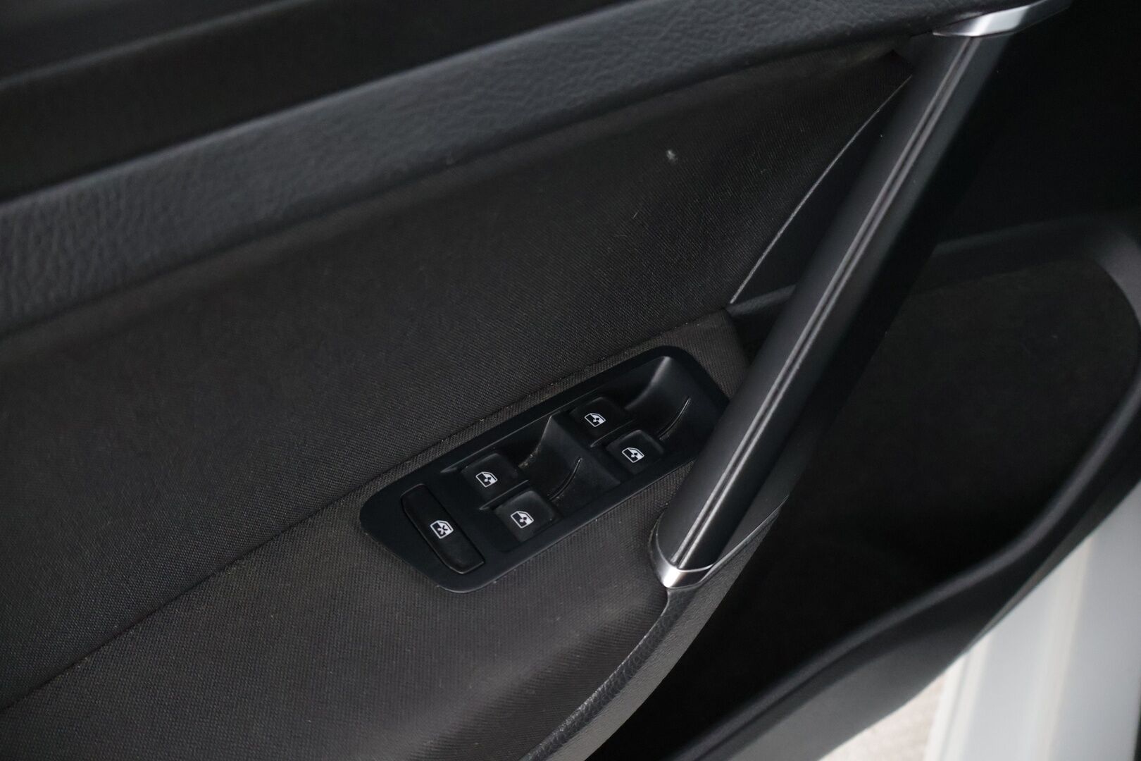 Volkswagen Golf 2018 e-Golf 100kW 36kWh aut. ** Facelift / Digimittaristo / Lämpöpumppu / Lämm. Tuulilasi / Acc / Carplay&Android auto ** - *Lämpöpaketilla varusteltu Suomiauto! / Kahdet renkaat vanteilla!*