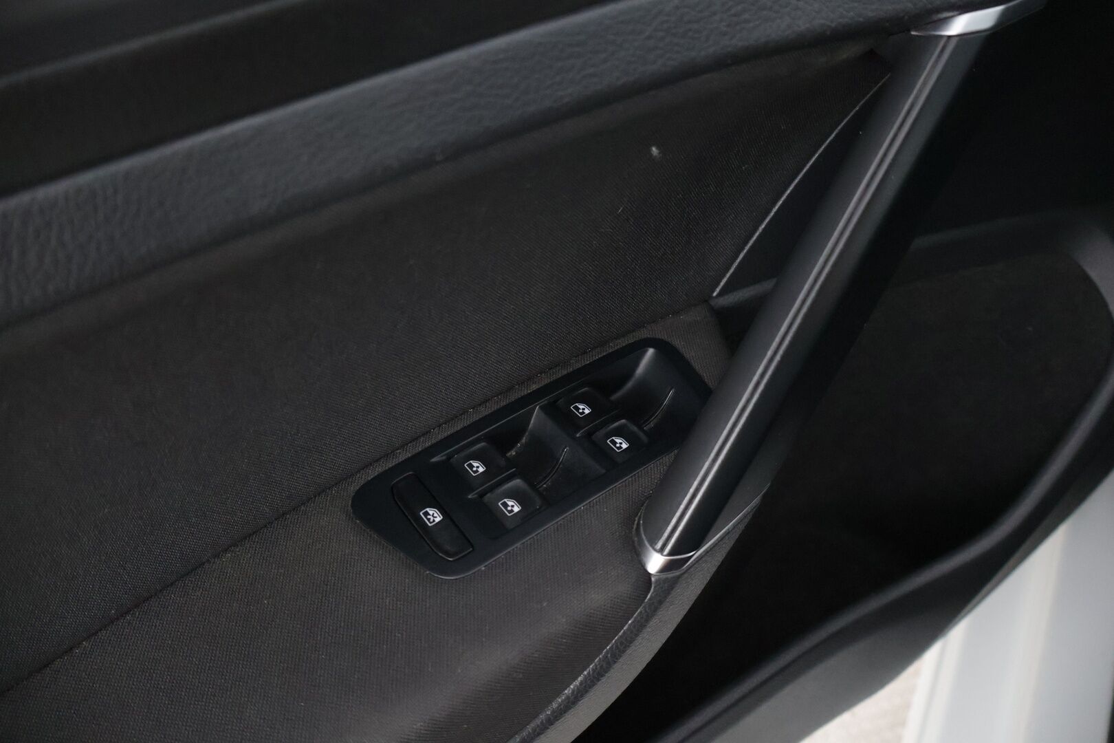 Volkswagen Golf 2018 e-Golf 100kW 36kWh aut. ** Facelift / Digimittaristo / Lämpöpumppu / Lämm. Tuulilasi / Acc / Carplay&Android auto ** - *Lämpöpaketilla varusteltu Suomiauto! / Kahdet renkaat vanteilla!*