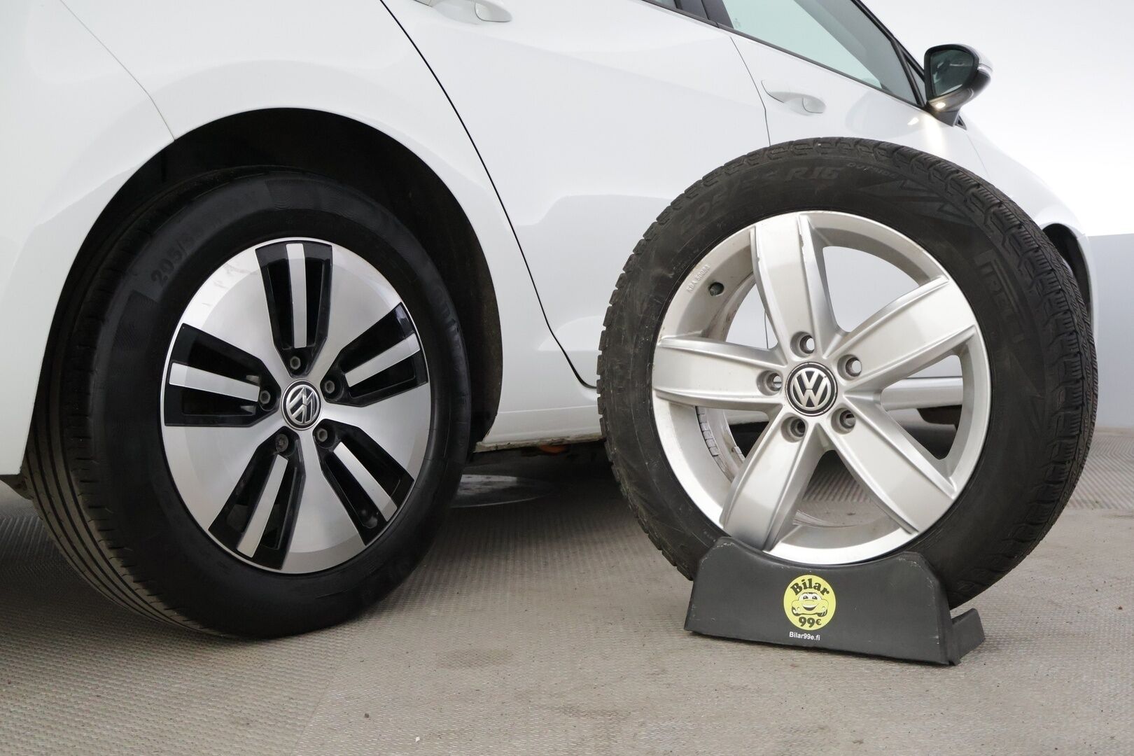 Volkswagen Golf 2018 e-Golf 100kW 36kWh aut. ** Facelift / Digimittaristo / Lämpöpumppu / Lämm. Tuulilasi / Acc / Carplay&Android auto ** - *Lämpöpaketilla varusteltu Suomiauto! / Kahdet renkaat vanteilla!* - Osta nyt, maksa vasta ensi vuonna