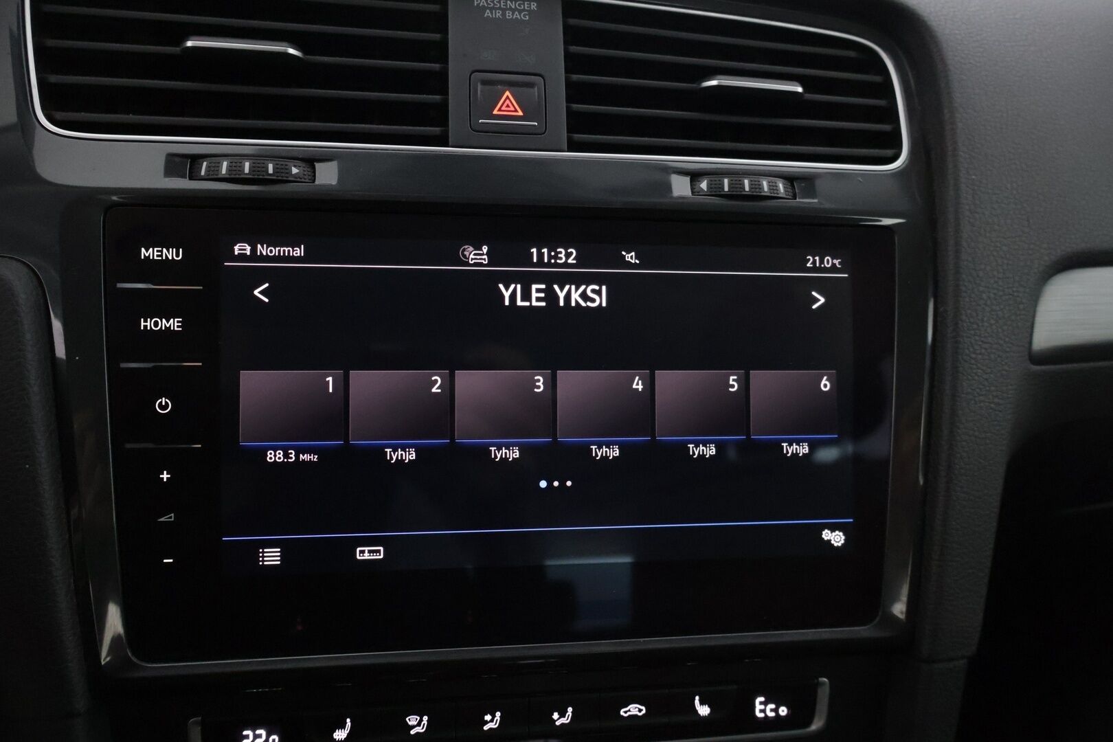 Volkswagen Golf 2018 e-Golf 100kW 36kWh aut. ** Facelift / Digimittaristo / Lämpöpumppu / Lämm. Tuulilasi / Acc / Carplay&Android auto ** - *Lämpöpaketilla varusteltu Suomiauto! / Kahdet renkaat vanteilla!*