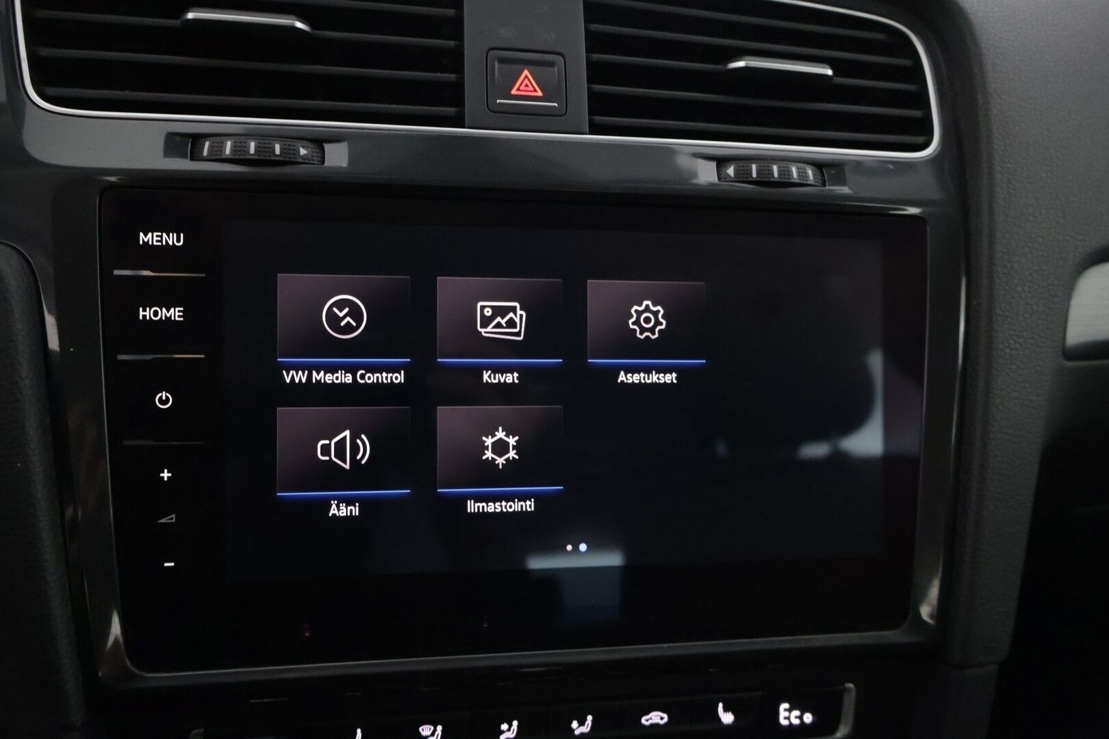 Volkswagen Golf 2018 e-Golf 100kW 36kWh aut. ** Facelift / Digimittaristo / Lämpöpumppu / Lämm. Tuulilasi / Acc / Carplay&Android auto ** - *Lämpöpaketilla varusteltu Suomiauto! / Kahdet renkaat vanteilla!* - Osta nyt, maksa vasta ensi vuonna