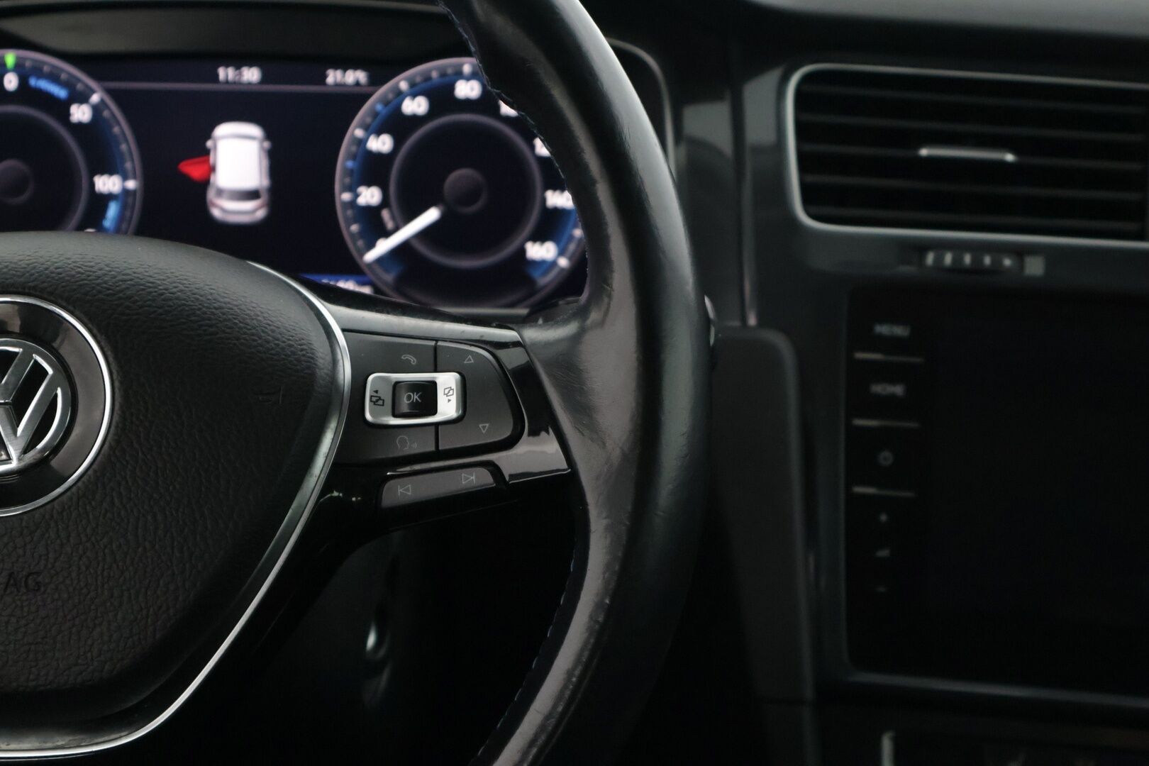 Volkswagen Golf 2018 e-Golf 100kW 36kWh aut. ** Facelift / Digimittaristo / Lämpöpumppu / Lämm. Tuulilasi / Acc / Carplay&Android auto ** - *Lämpöpaketilla varusteltu Suomiauto! / Kahdet renkaat vanteilla!*