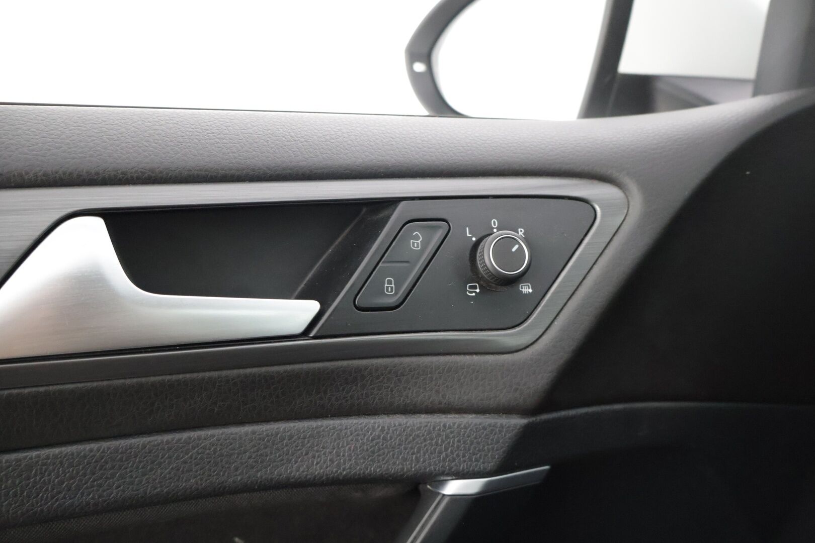 Volkswagen Golf 2018 e-Golf 100kW 36kWh aut. ** Facelift / Digimittaristo / Lämpöpumppu / Lämm. Tuulilasi / Acc / Carplay&Android auto ** - *Lämpöpaketilla varusteltu Suomiauto! / Kahdet renkaat vanteilla!*