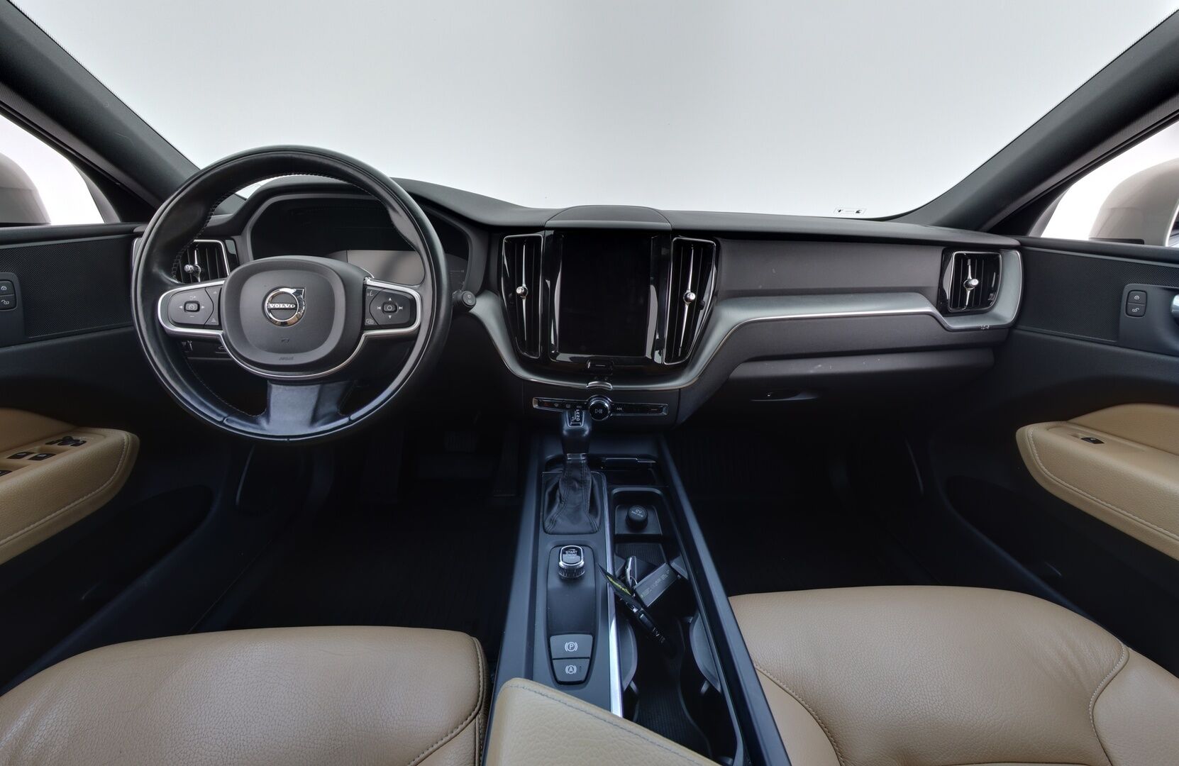 Volvo XC60 2018 D4 AWD Momentum aut * Upea Nahkasisusta / VOC / Alletait. Koukku / Webasto / Navi / Osasähköt! * - Suomi-auto / Katsastus 12/2026 / Uudet kesärenkaat