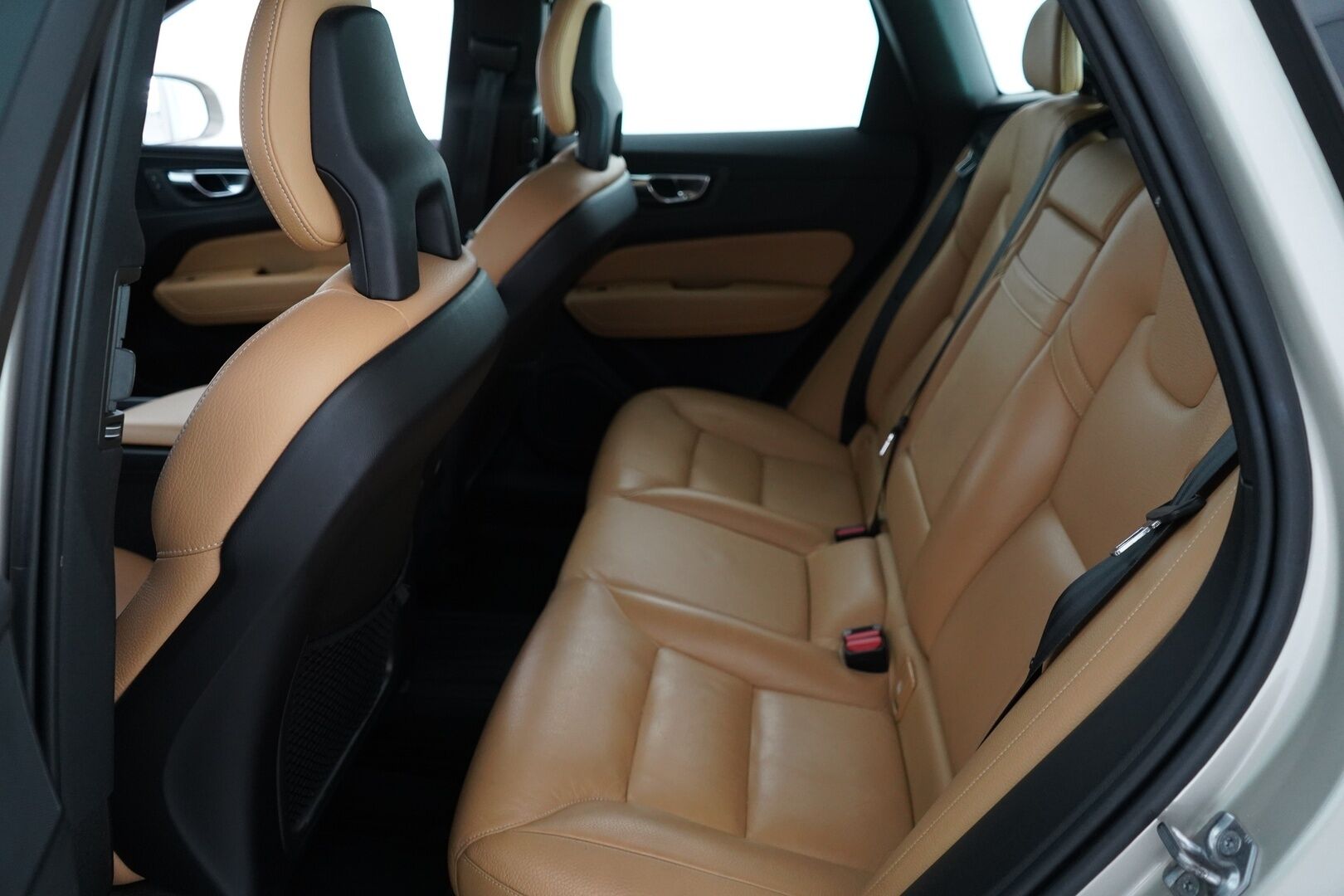Volvo XC60 2018 D4 AWD Momentum aut * Upea Nahkasisusta / VOC / Alletait. Koukku / Webasto / Navi / Osasähköt! * - Suomi-auto / Katsastus 12/2026 / Uudet kesärenkaat