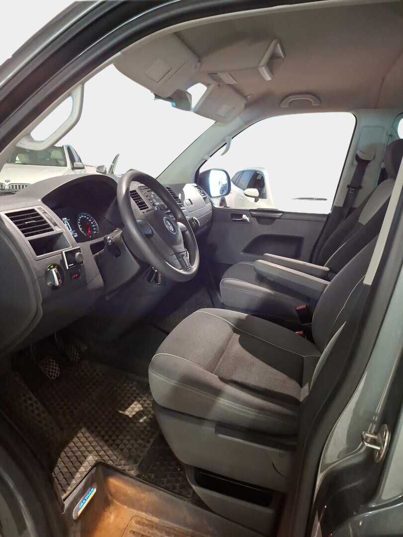 Volkswagen Multivan 2011 2.0 TDI - | 7-p | Webasto Kaukos. | 2x Erinomaiset Renkaat | Koukku | 2500KG Vetomassa | Tutkat | Navi | 