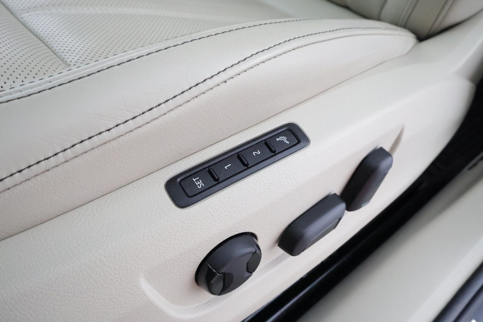 Skoda Superb 2021 Combi 1,4 TSI PHEV L&K iV DSG *Webasto / ACC / Canton / Panorama / Matrix-LED / 360° / Hierova&Ilmastoitu Muistipenkki* - *Taittuva koukku / Suomi-auto / Kahdet renkaat*