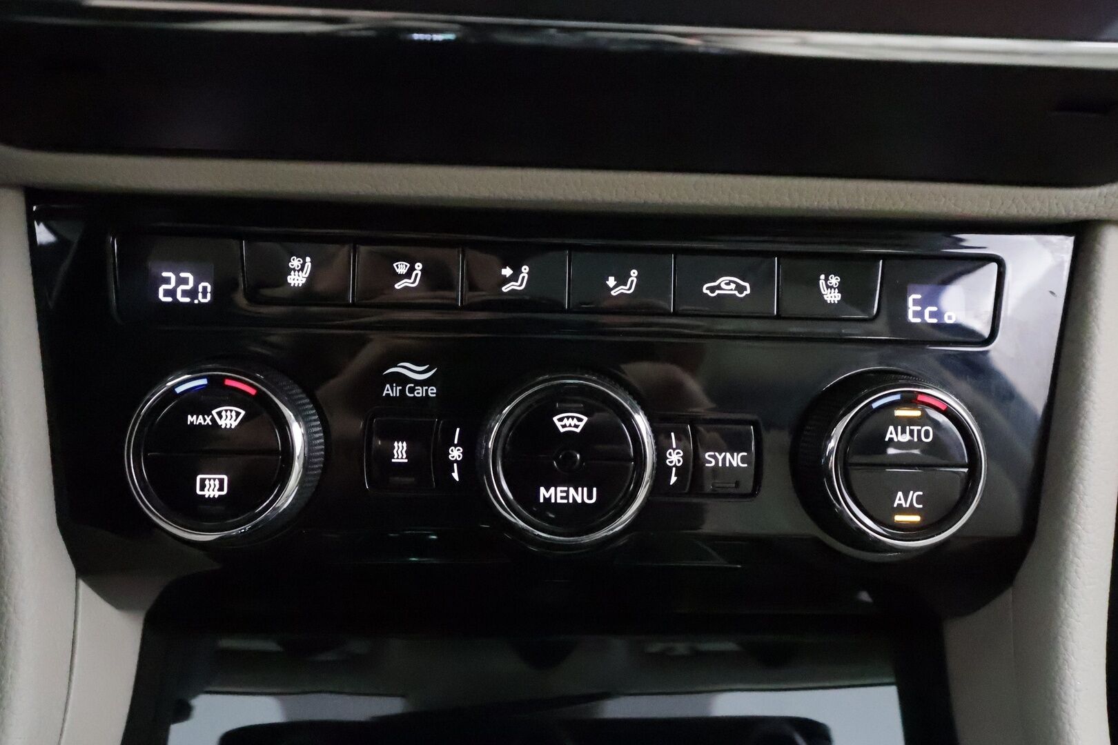 Skoda Superb 2021 Combi 1,4 TSI PHEV L&K iV DSG *Webasto / ACC / Canton / Panorama / Matrix-LED / 360° / Hierova&Ilmastoitu Muistipenkki* - *Taittuva koukku / Suomi-auto / Kahdet renkaat*