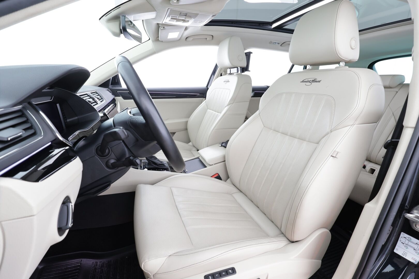 Skoda Superb 2021 Combi 1,4 TSI PHEV L&K iV DSG *Webasto / ACC / Canton / Panorama / Matrix-LED / 360° / Hierova&Ilmastoitu Muistipenkki* - *Taittuva koukku / Suomi-auto / Kahdet renkaat*