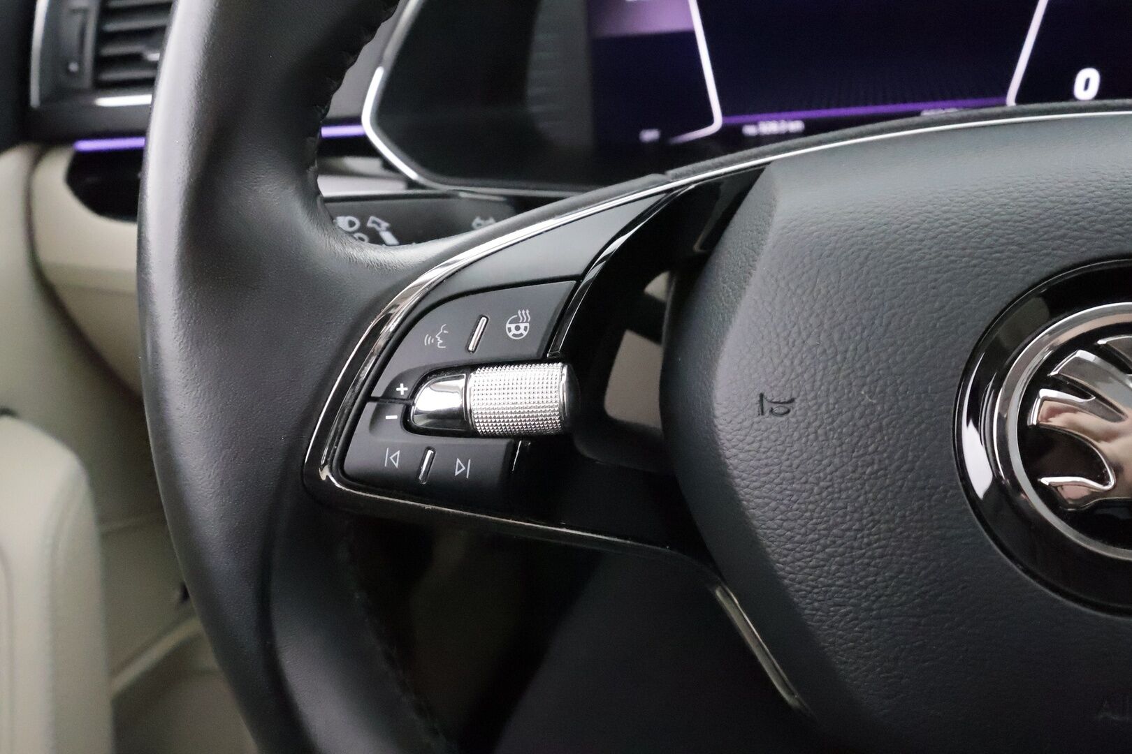 Skoda Superb 2021 Combi 1,4 TSI PHEV L&K iV DSG * Canton / ACC / Panorama / Matrix-LED / 360° / Hierova&Ilmastoitu Muistipenkki / Koukku * - Webasto / Suomi-auto / Kahdet renkaat - HULLU BLACKWEEK KORKOTARJOUS 2,49%