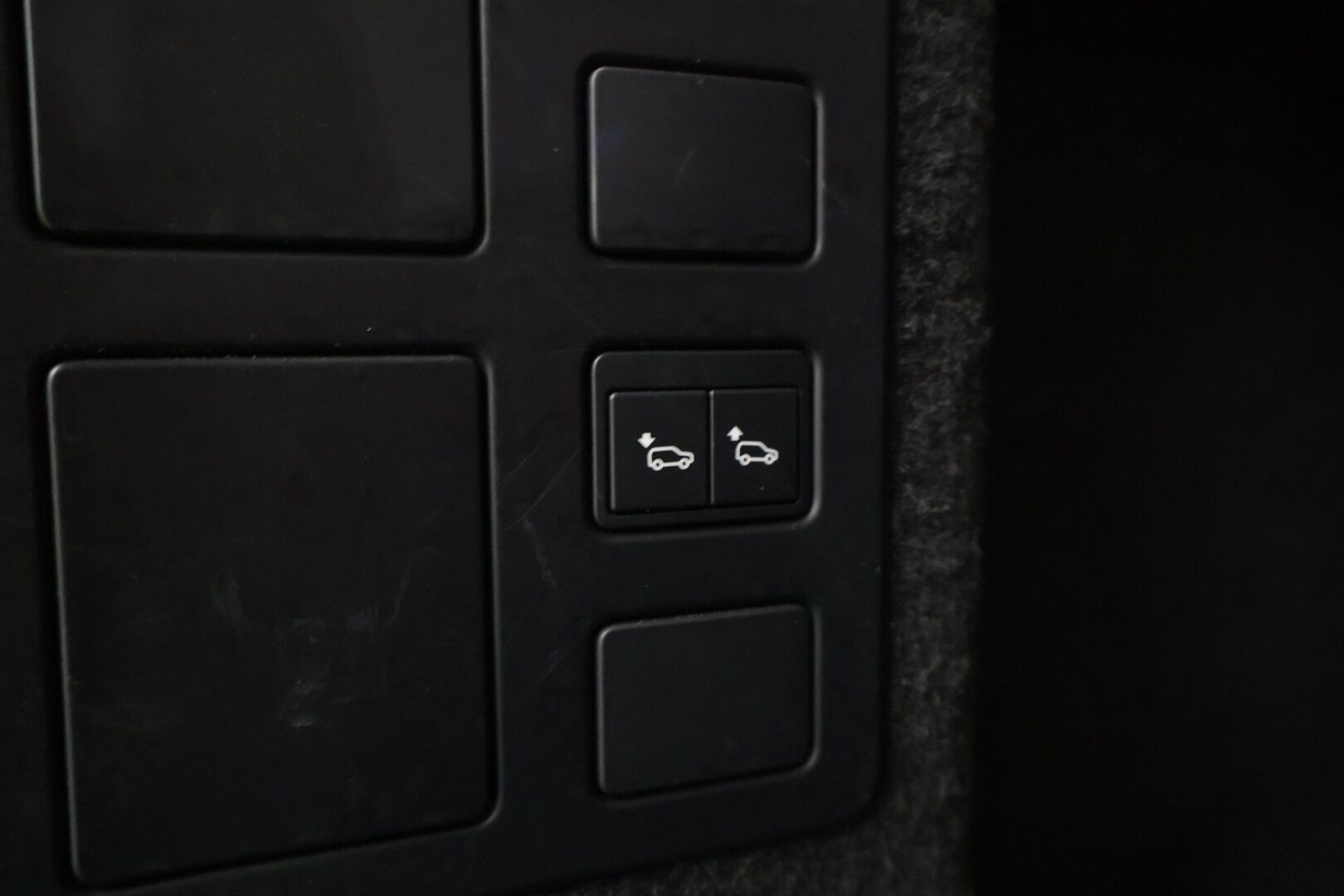 Land Rover Discovery 2018 2,0 Td4 SE Aut *Suomi-auto / 7-P / Webasto / Koukku* - Kahdet renkaat aluvanteilla / Siisti! - HULLUT AVAJAISHULINAT KORKOTARJOUS 3,29 %