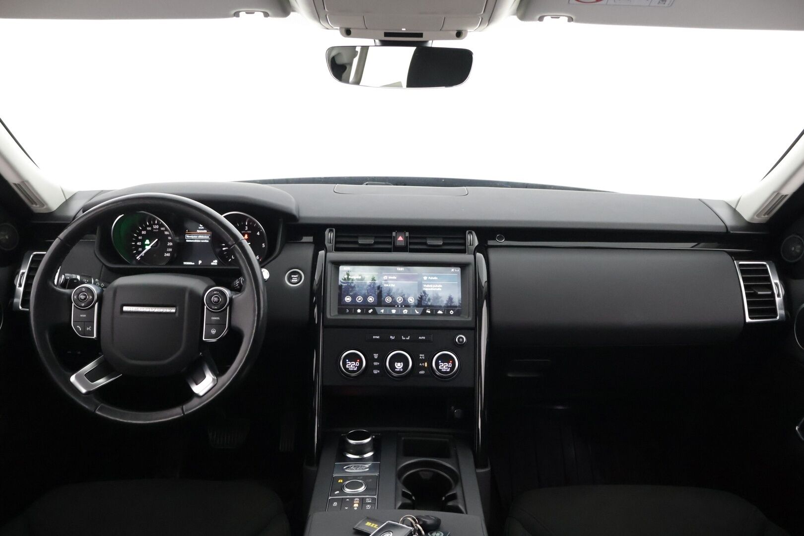 Land Rover Discovery 2018 2,0 Td4 SE Aut *Suomi-auto / 7-P / Webasto / Koukku* - Kahdet renkaat aluvanteilla / Siisti! - HULLUT AVAJAISHULINAT KORKOTARJOUS 3,29 %