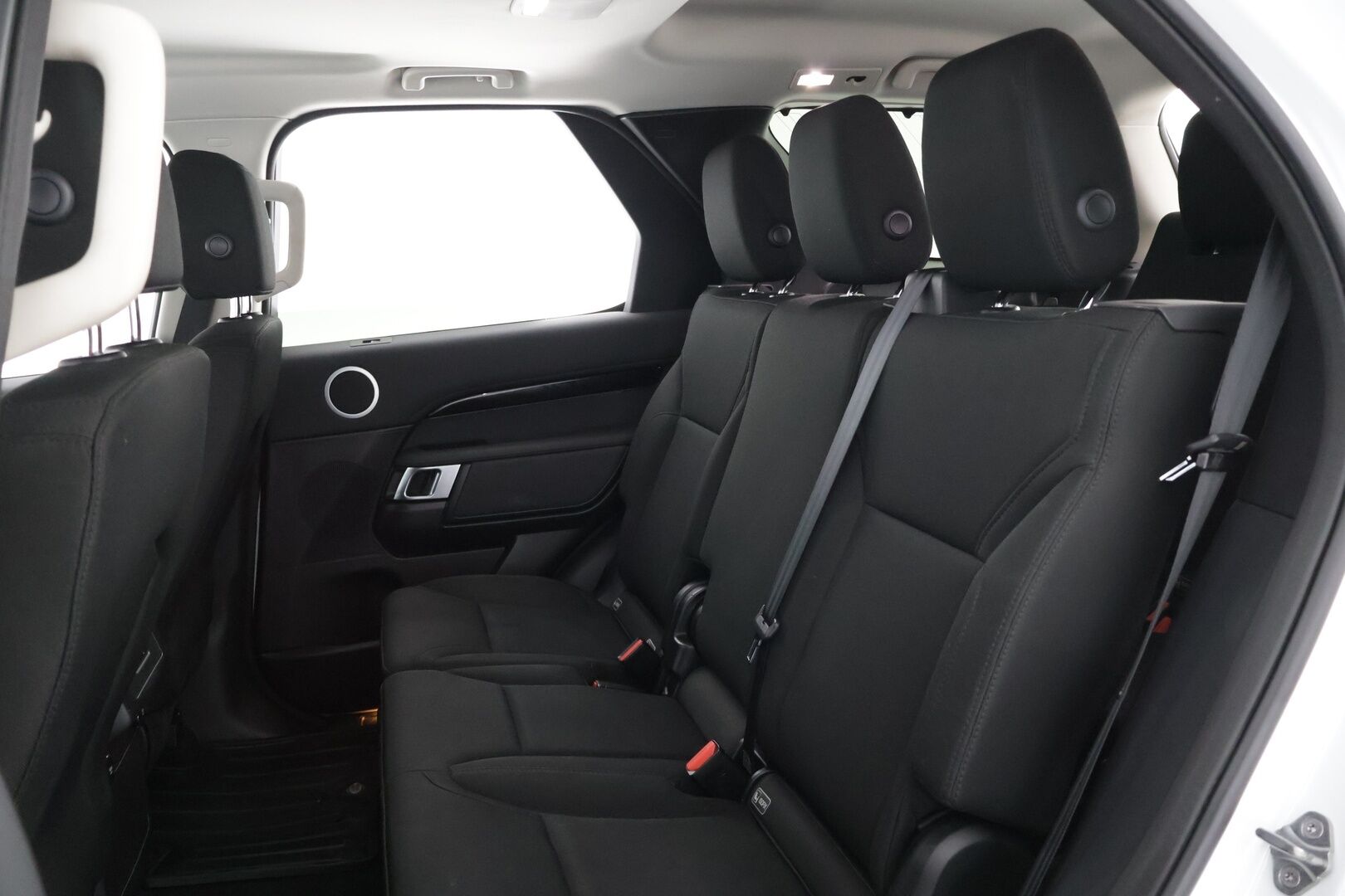 Land Rover Discovery 2018 2,0 Td4 SE Aut *Suomi-auto / 7-P / Webasto / Koukku* - Kahdet renkaat aluvanteilla / Siisti! - HULLUT AVAJAISHULINAT KORKOTARJOUS 3,29 %