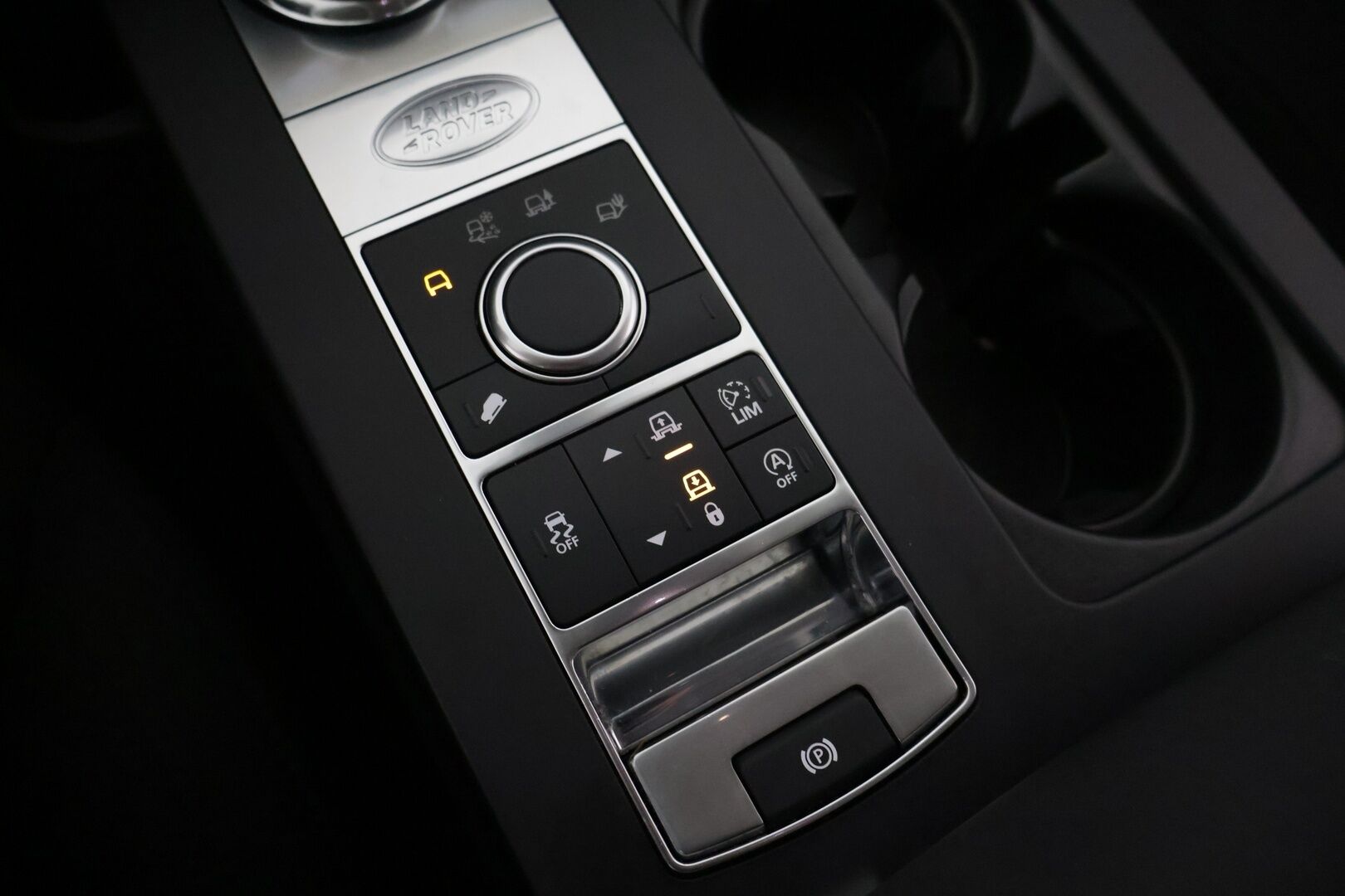 Land Rover Discovery 2018 2,0 Td4 SE Aut *Suomi-auto / 7-P / Webasto / Koukku* - Kahdet renkaat aluvanteilla / Siisti! - HULLUT AVAJAISHULINAT KORKOTARJOUS 3,29 %