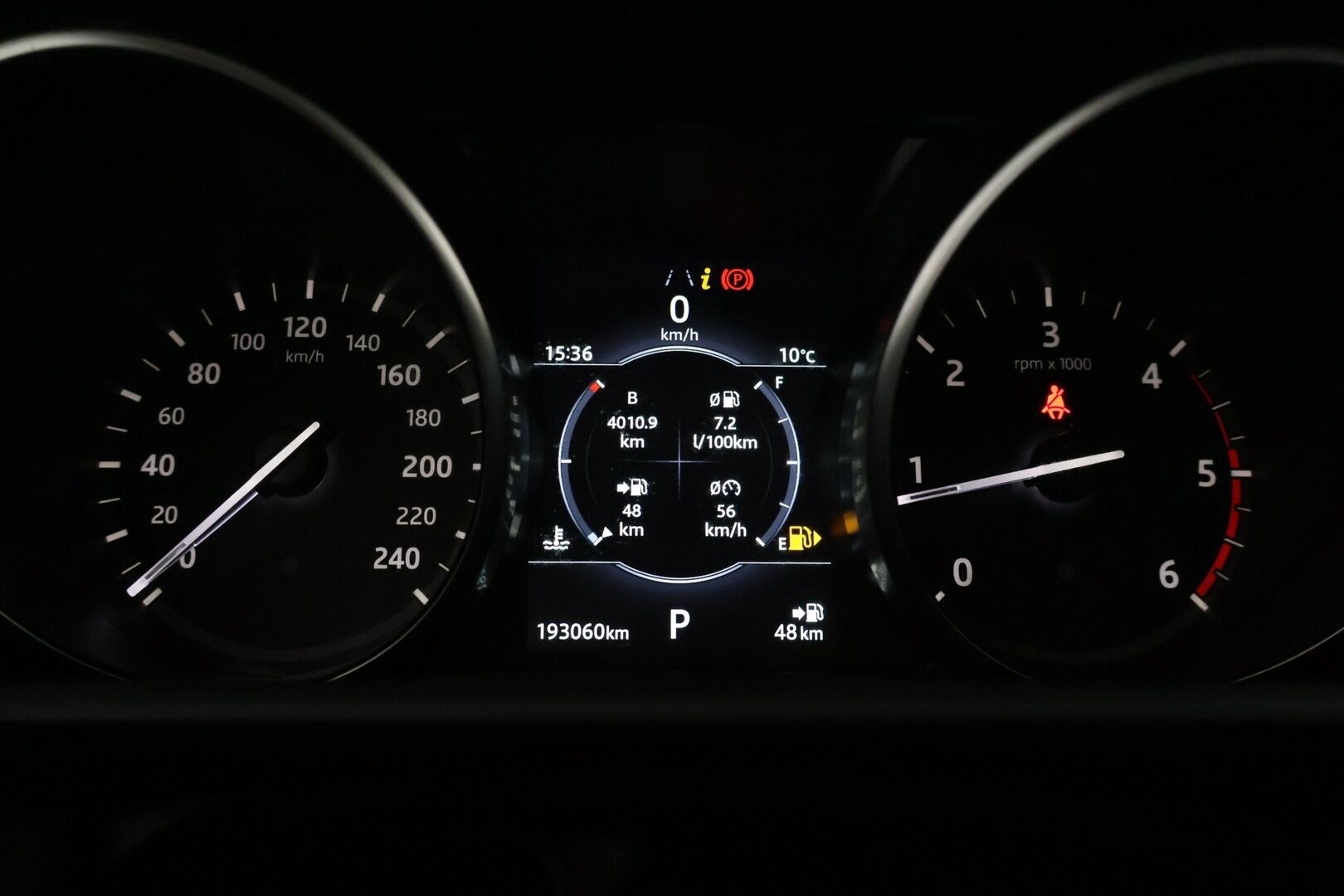 Land Rover Discovery 2018 2,0 Td4 SE Aut **7-Paikkainen / WEBASTO / Koukku / Suomi-Auto** - Kahdet renkaat aluvanteilla / Siisti!