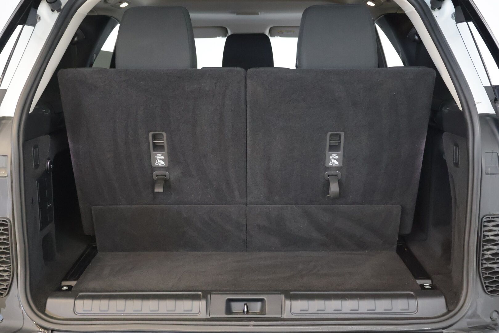 Land Rover Discovery 2018 2,0 Td4 SE Aut **7-Paikkainen / WEBASTO / Koukku / Suomi-Auto** - Kahdet renkaat aluvanteilla / Siisti!