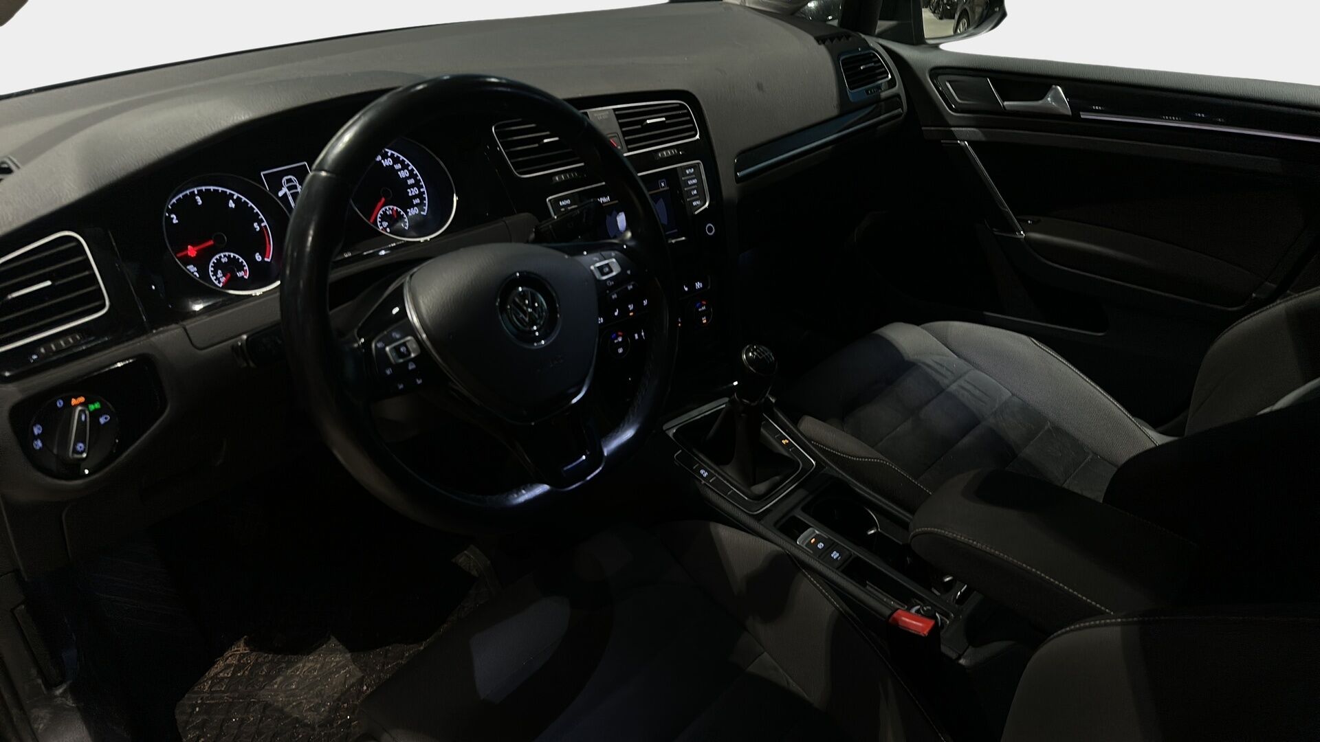 Volkswagen Golf 2015 Highline 2,0 TDI 110 kW (150 hv) / Adapt. vak / Webasto / Vetokoukku / Xenon - Tehokas ja pienikulutteinen!