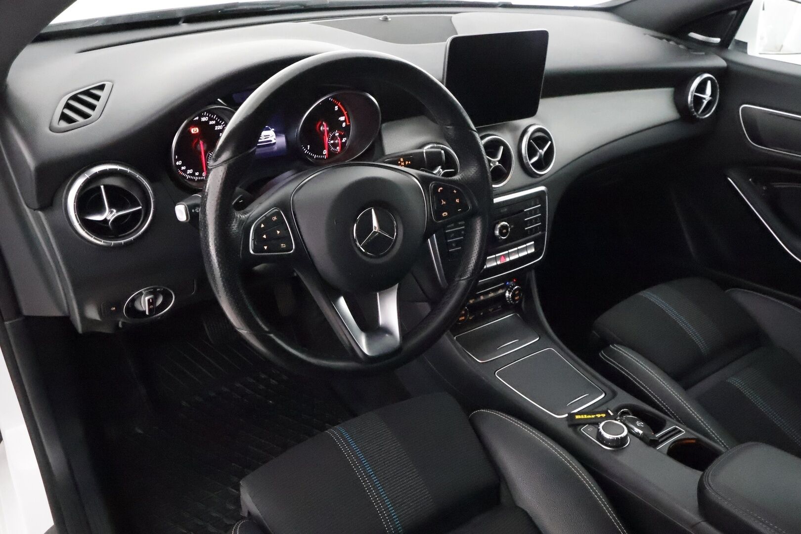 Mercedes-Benz CLA 2018 200d A Premium Business **Harman/Kardon / LED-High Performance / Sporttipenkit / P.Kamera / Sisätilanlämmitin** - AC / Vakkari / 2x Renkaat