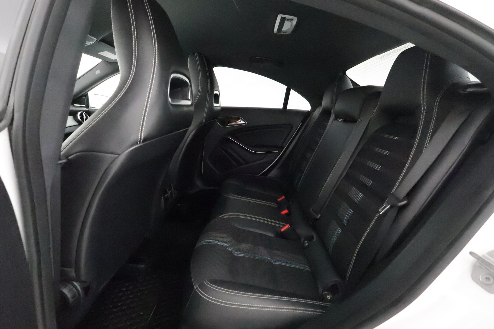 Mercedes-Benz CLA 2018 200d A Premium Business **Harman/Kardon / LED-High Performance / Sporttipenkit / P.Kamera / Sisätilanlämmitin** - AC / Vakkari / 2x Renkaat