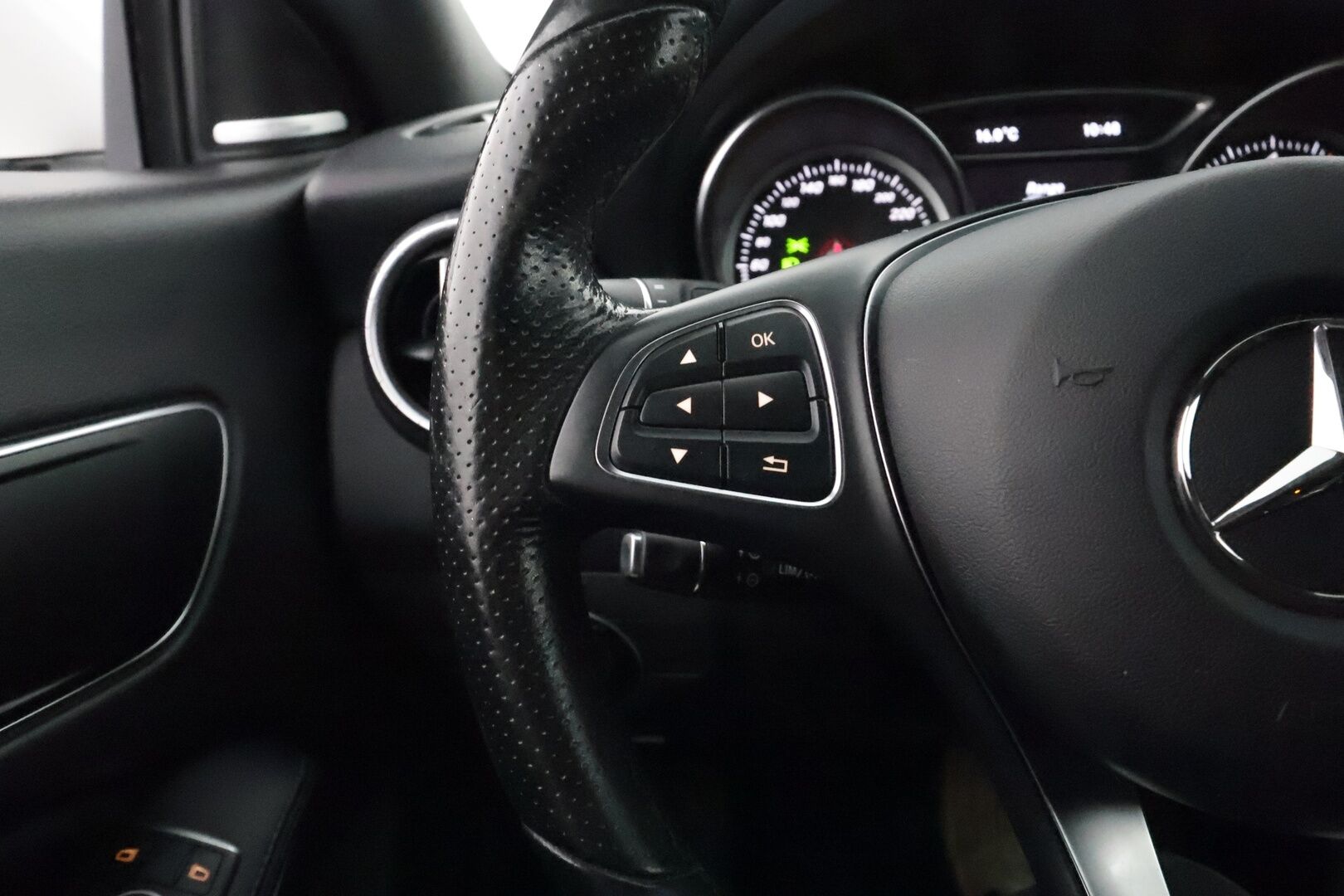 Mercedes-Benz CLA 2018 200d A Premium Business **Harman/Kardon / LED-High Performance / Sporttipenkit / P.Kamera / Sisätilanlämmitin** - AC / Vakkari / 2x Renkaat