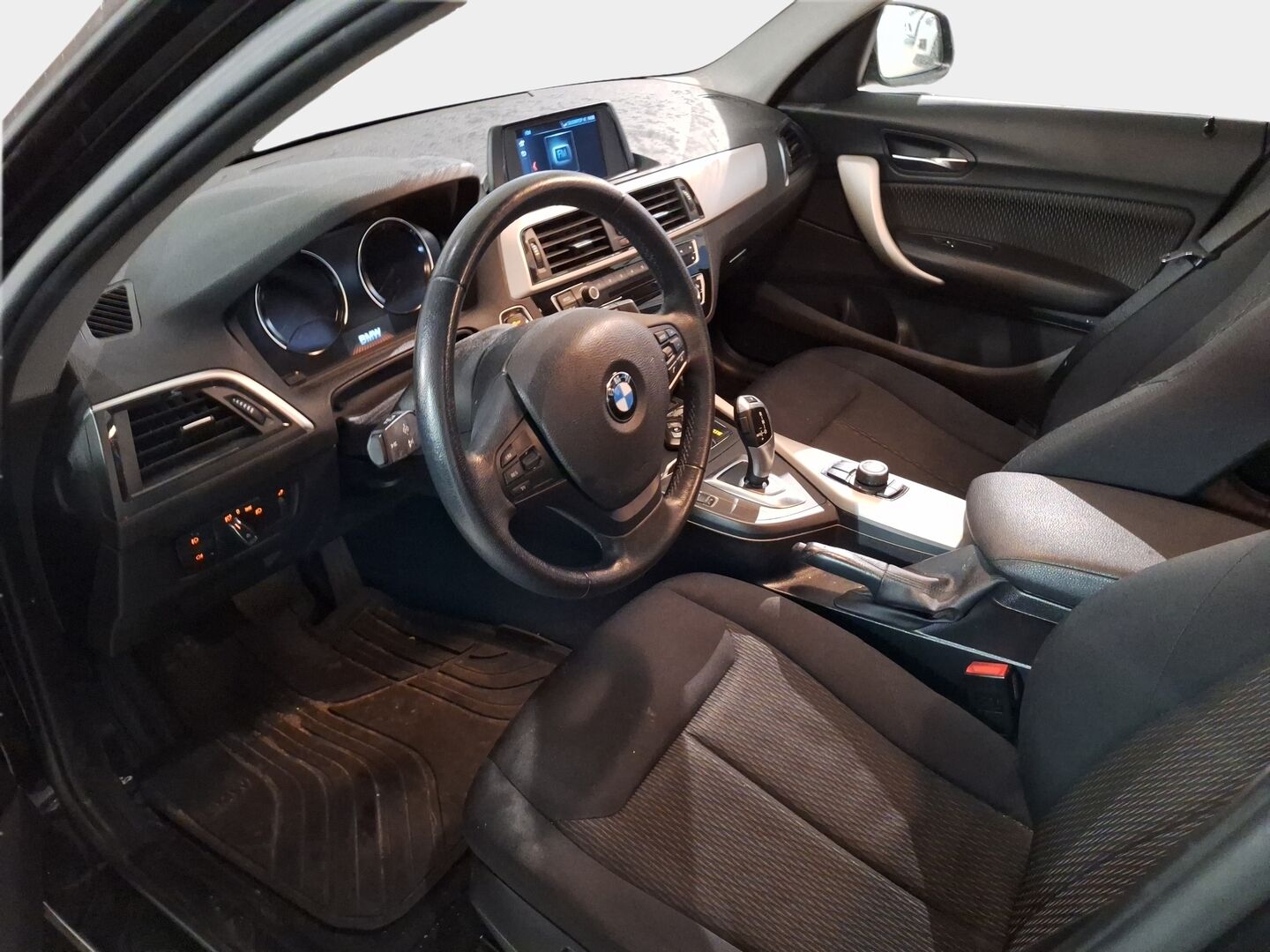 BMW 120 2018 F20 Hatchback 120d A xDrive Business Aut. Edition *Vakkari / Lohko / Tutka / Xenon / Suomiauto* - Vähän ajettu ja hyvin huollettu neliveto kaksilla hyvillä renkailla! - Osta nyt, maksa vasta ensi vuonna