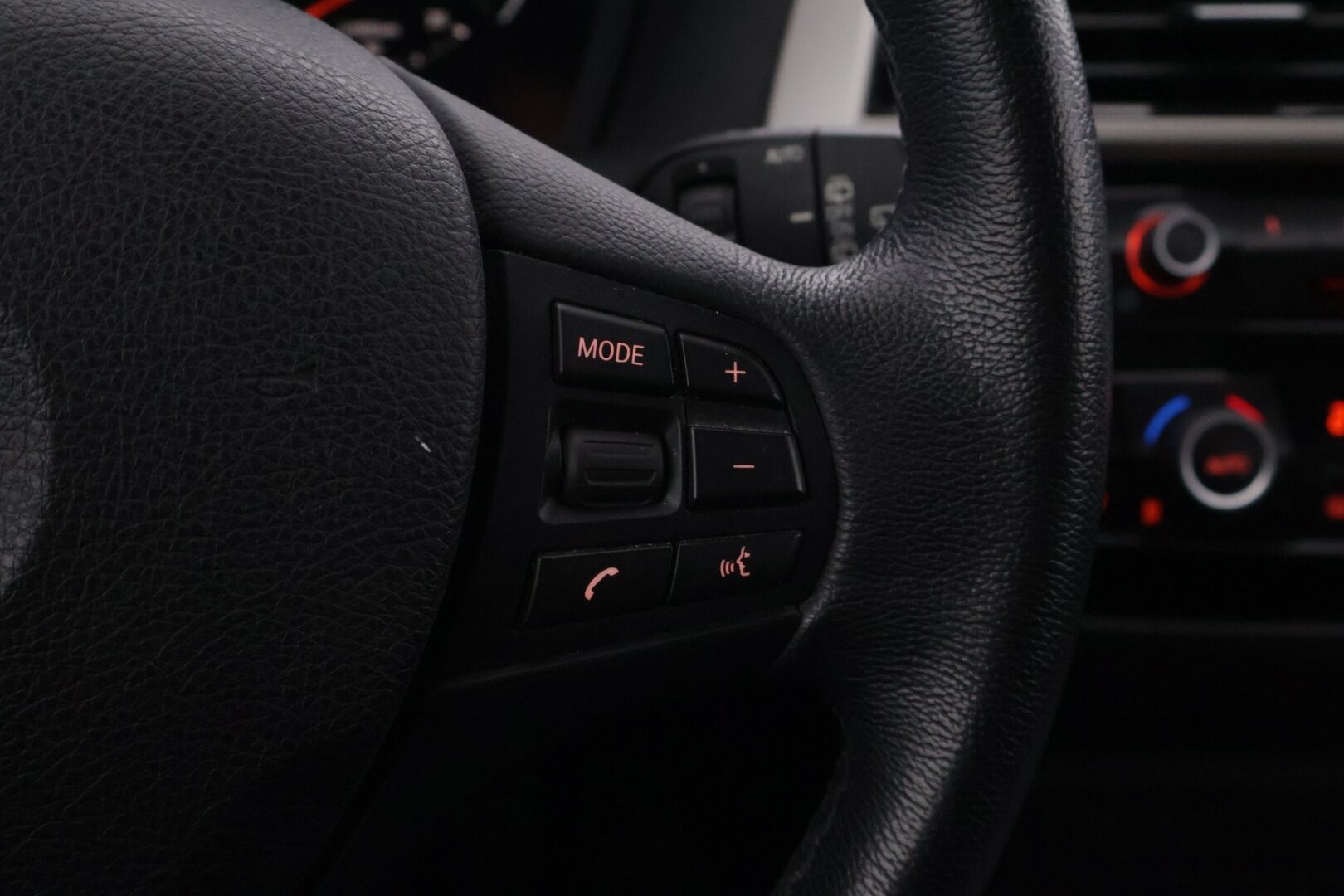 BMW 120 2018 F20 Hatchback 120d A xDrive Business Aut. Edition *Vakkari / Lohko / Tutka / Xenon / Suomiauto* - Vähän ajettu ja hyvin huollettu neliveto kaksilla hyvillä renkailla! - HULLUT VÄLIPÄIVÄT KORKOTARJOUS 2,49%