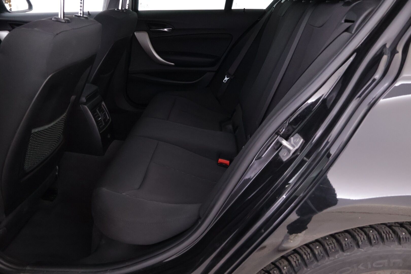 BMW 120 2018 F20 Hatchback 120d A xDrive Business Aut. Edition *Vakkari / Lohko / Tutka / Xenon / Suomiauto* - Vähän ajettu ja hyvin huollettu neliveto kaksilla hyvillä renkailla! - HULLUT VÄLIPÄIVÄT KORKOTARJOUS 2,49%