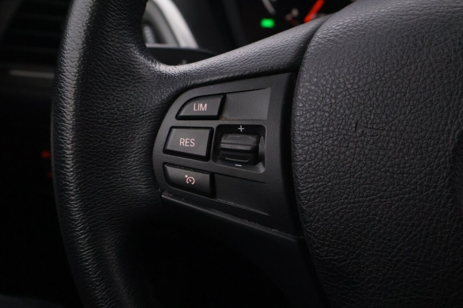 BMW 120 2018 F20 Hatchback 120d A xDrive Business Aut. Edition *Vakkari / Lohko / Tutka / Xenon / Suomiauto* - Vähän ajettu ja hyvin huollettu neliveto kaksilla hyvillä renkailla! - HULLUT VÄLIPÄIVÄT KORKOTARJOUS 2,49%