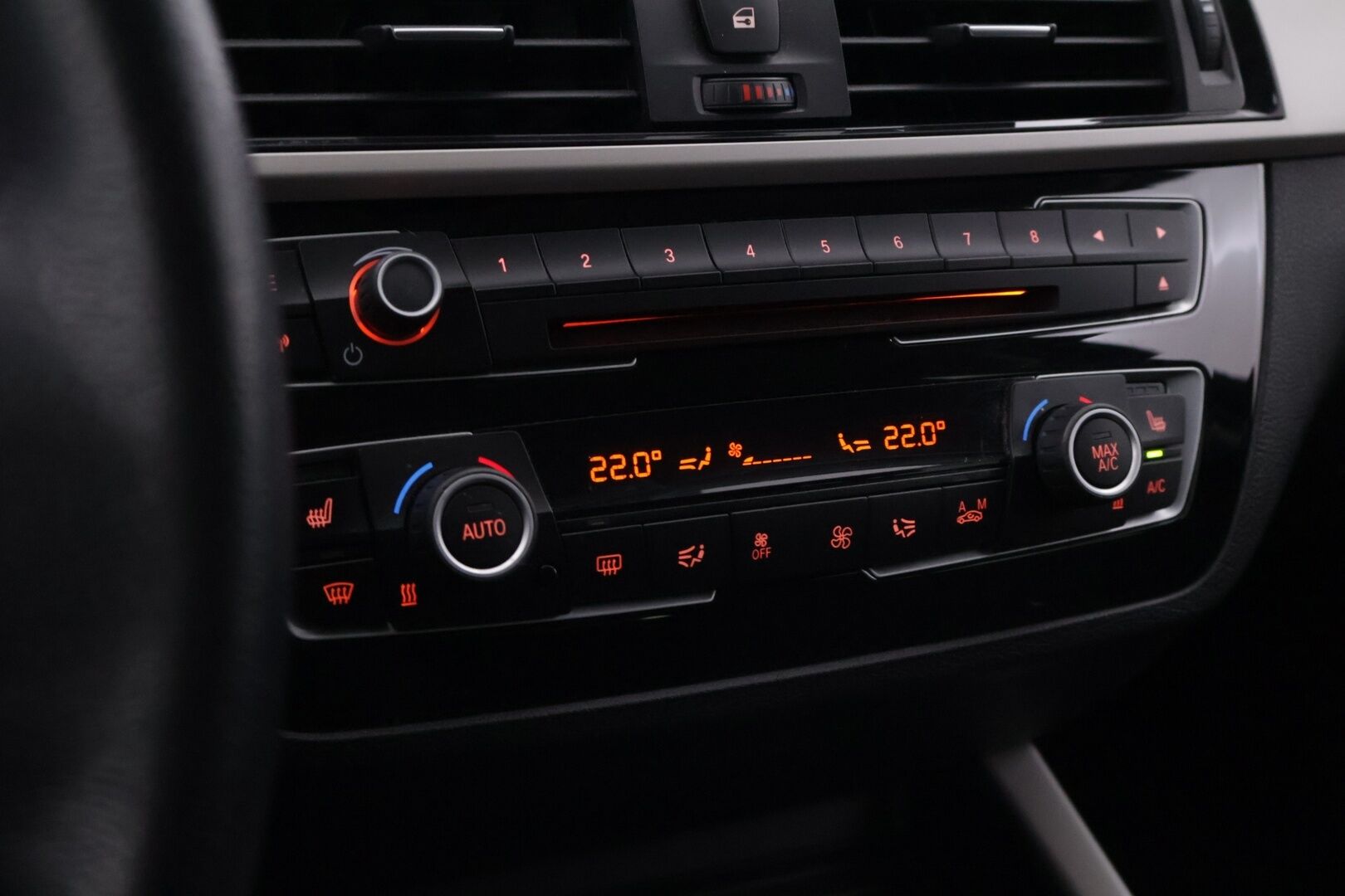 BMW 120 2018 F20 Hatchback 120d A xDrive Business Aut. Edition *Vakkari / Lohko / Tutka / Xenon / Suomiauto* - Vähän ajettu ja hyvin huollettu neliveto kaksilla hyvillä renkailla! - HULLUT VÄLIPÄIVÄT KORKOTARJOUS 2,49%