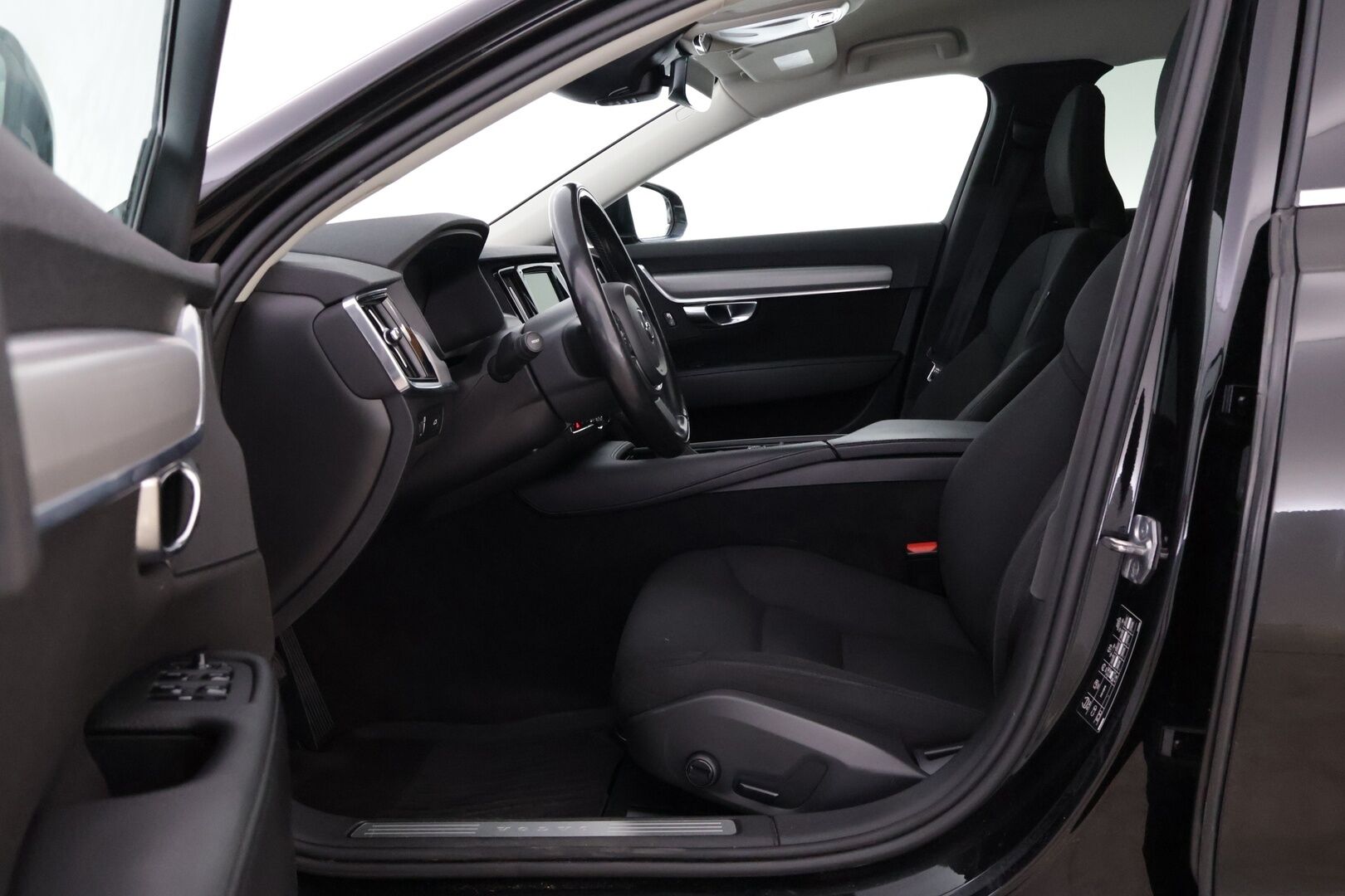 Volvo S90 2019 D3 Business aut *Webasto / ACC / VOC / Pilot Assist / Digimittaristo / Keyless* - Juuri huollettu / 20"-vanteet / Kahdet hyväkuntoiset renkaat / Ratinlämmitin - Osta nyt, maksa vasta ensi vuonna