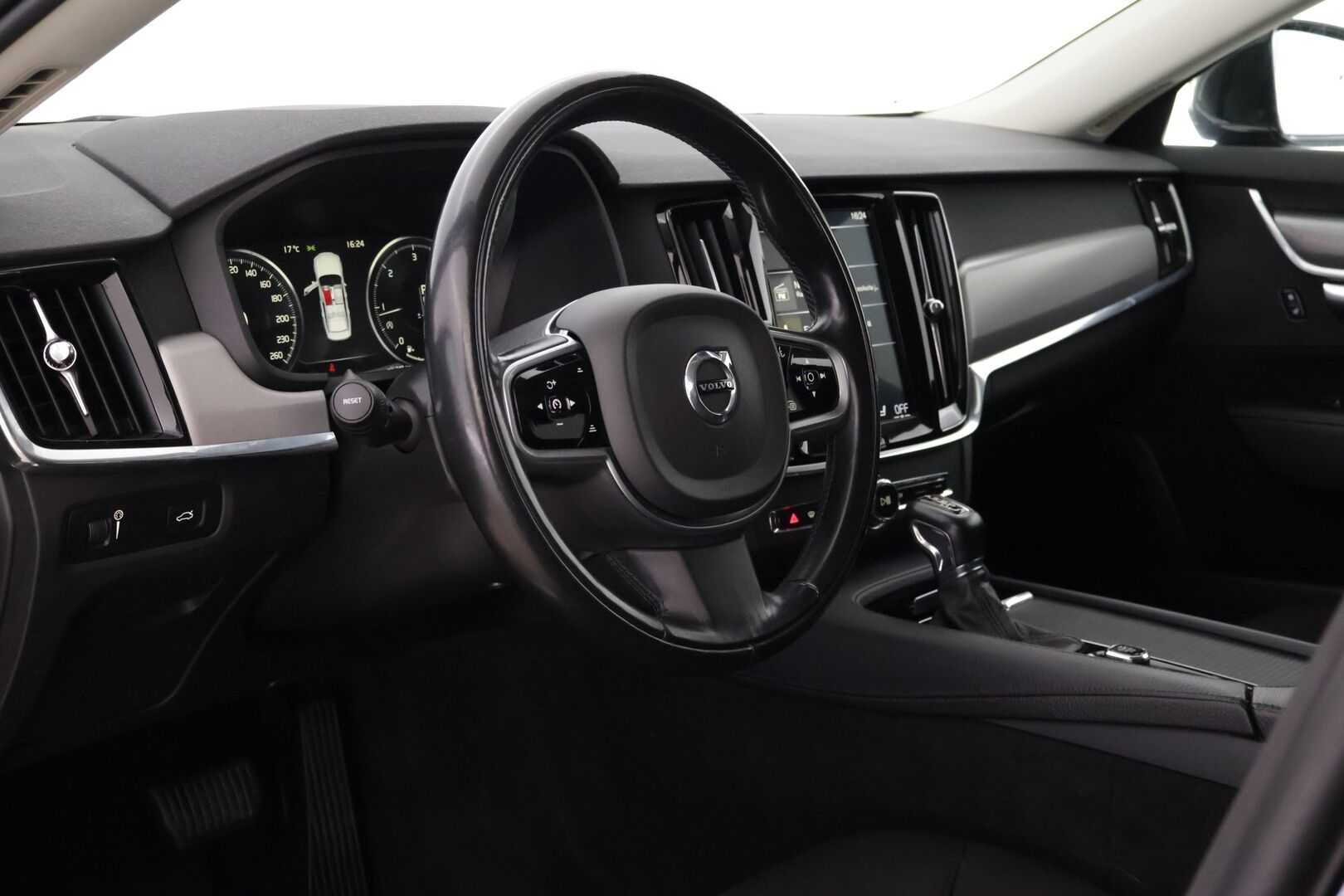 Volvo S90 2019 D3 Business aut *Webasto / ACC / VOC / Pilot Assist / Digimittaristo / Keyless* - Juuri huollettu / 20"-vanteet / Kahdet hyväkuntoiset renkaat / Ratinlämmitin - Osta nyt, maksa vasta ensi vuonna